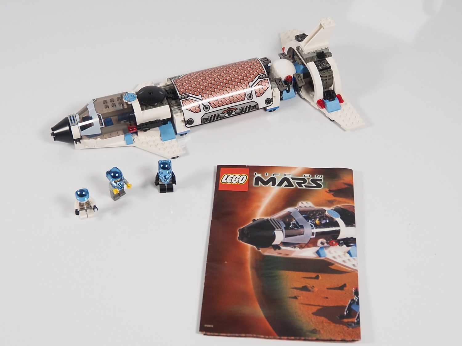 LEGO - SPACE - A group of three Life On Mars sets comprising #7302 Worker Robot and #7312 T3 Trike - Image 4 of 4