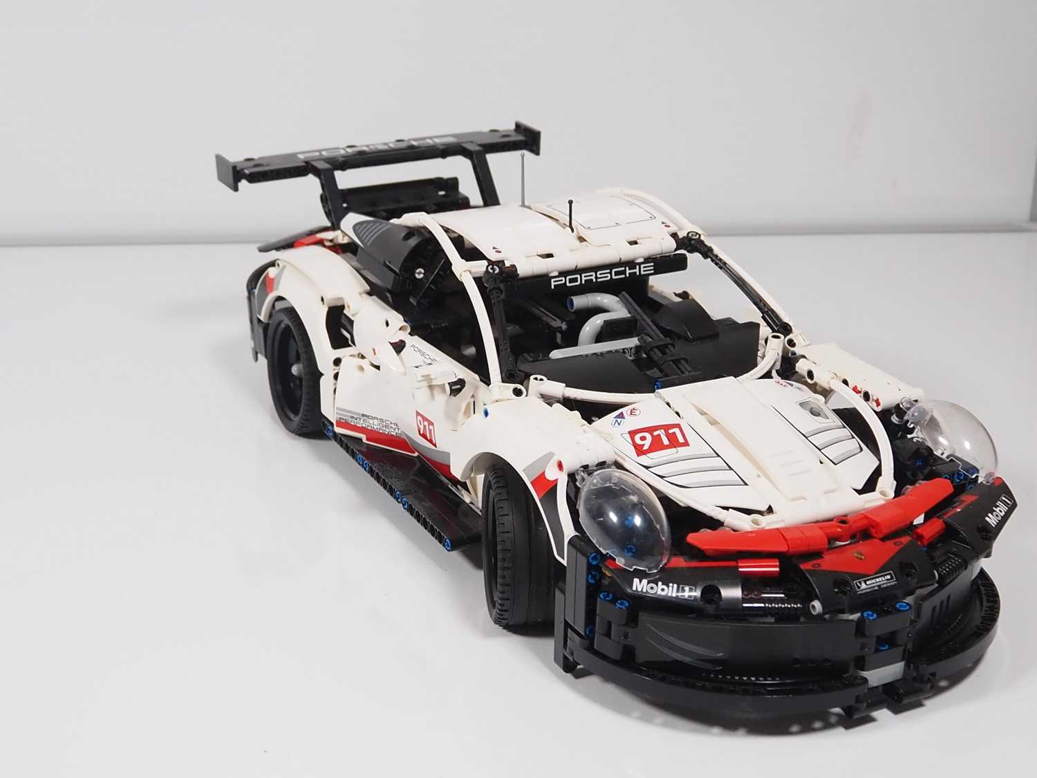LEGO - TECHNIC #42096 Porsche 911 RSR - Appears complete, with instructions and small container of - Bild 4 aus 8