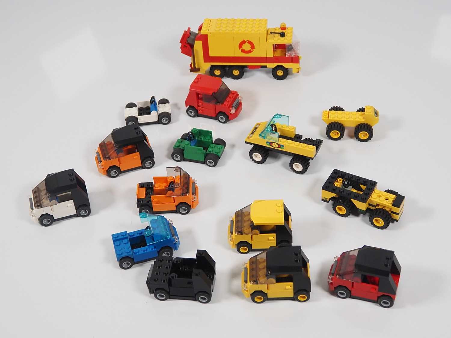 LEGO - A selection of vintage Lego vehicles to include #6661, #6693 and #2584 which is in a sealed - Image 2 of 4