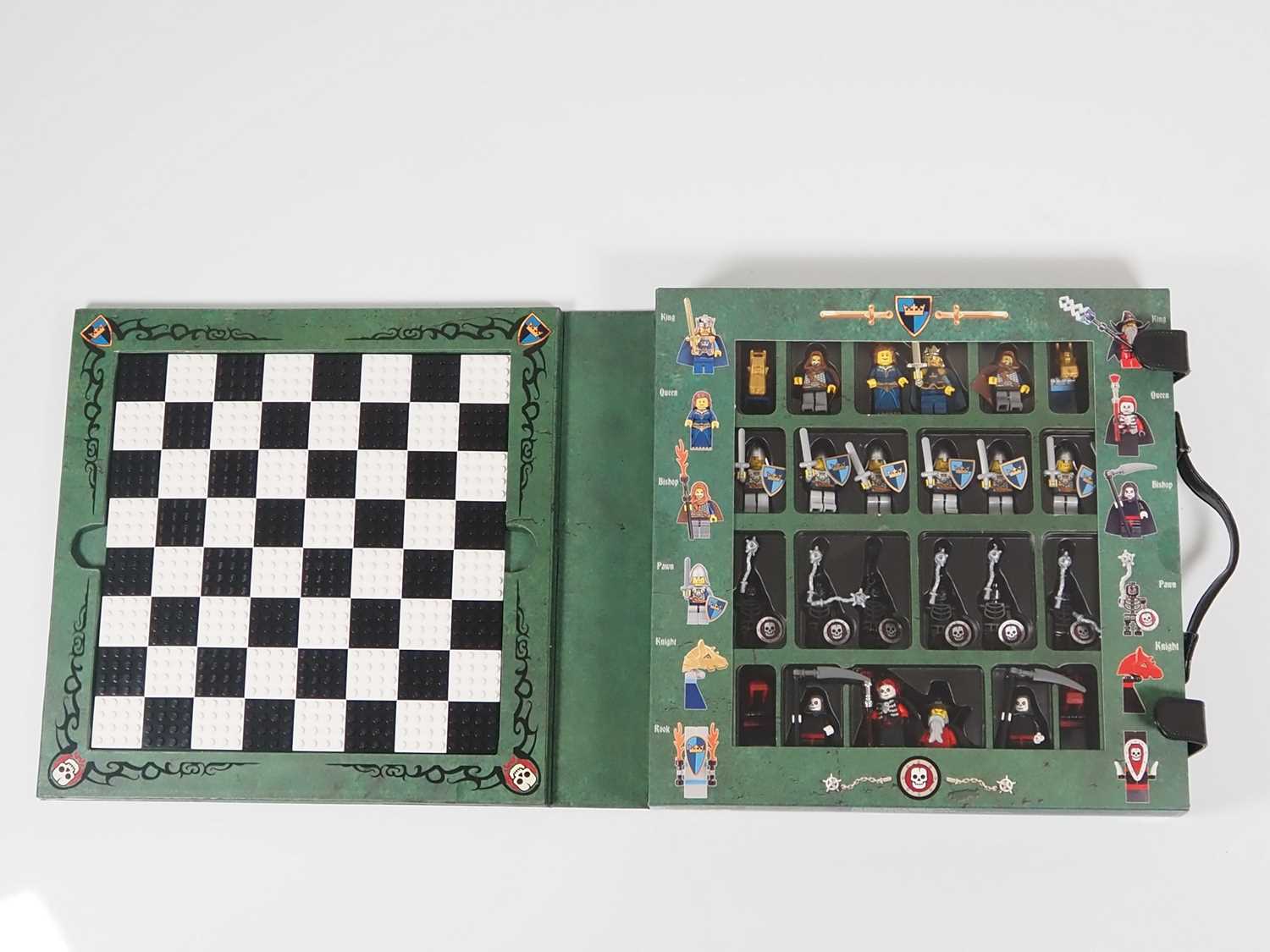 LEGO - CASTLE #852001-1 Fantasy Era - Chess Set - containing a chess board with 24 castle themed - Bild 2 aus 4