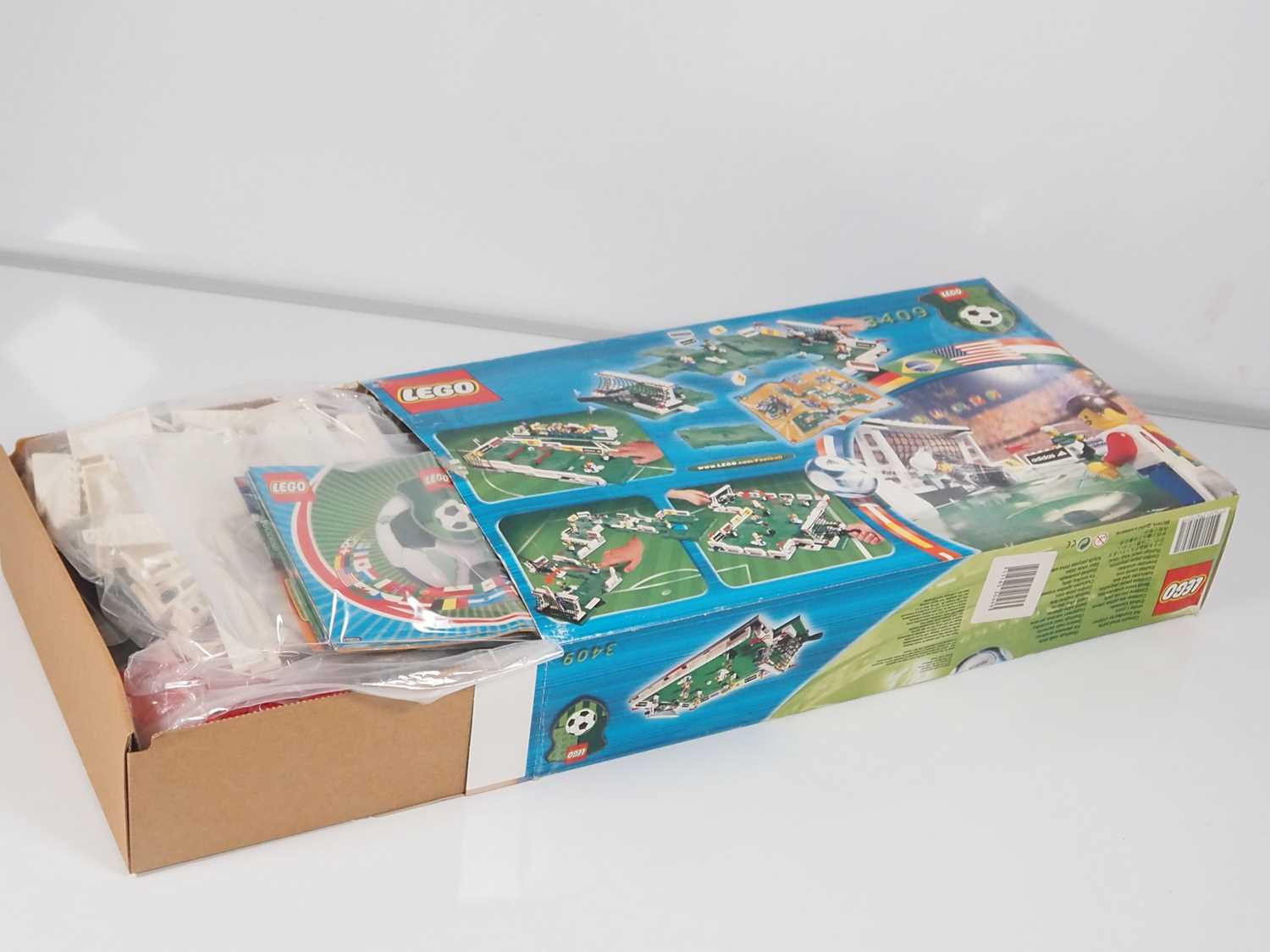 LEGO - SPORTS - A large quantity of football sets to include #3401, #3409 and #3303 together with # - Image 9 of 11