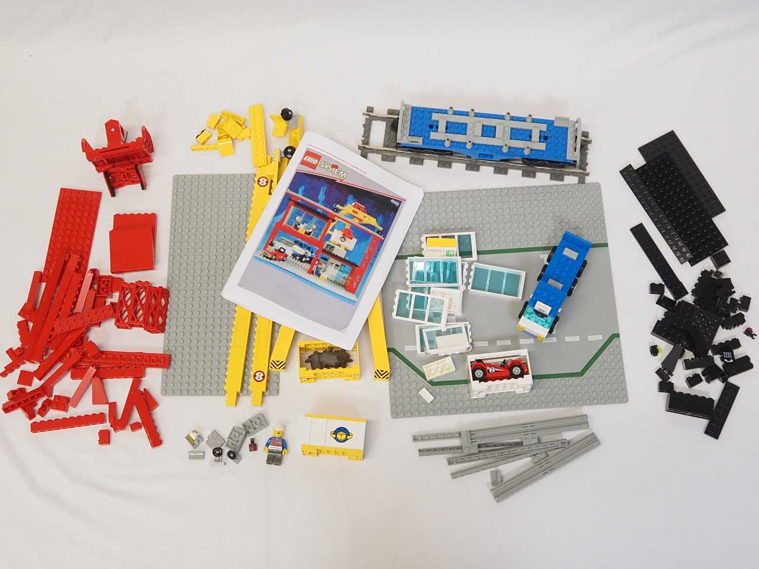 LEGO - TRAIN #4555 9v Cargo Station - some parts and printed instructions only