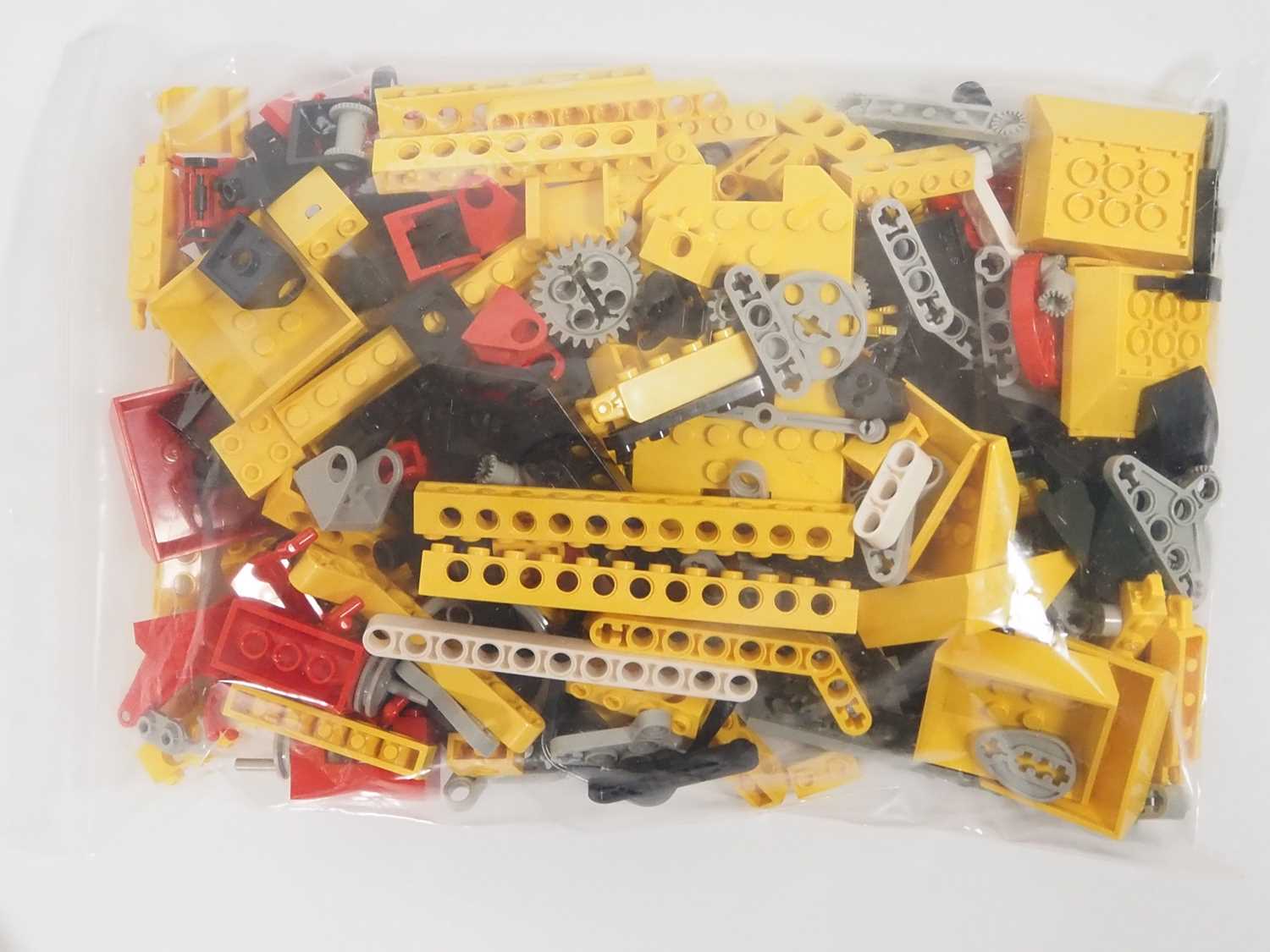 LEGO - A selection of CONSTRUCTION, TRAFFIC, RAILWAY, RACING etc parts and accessories including - Image 2 of 3