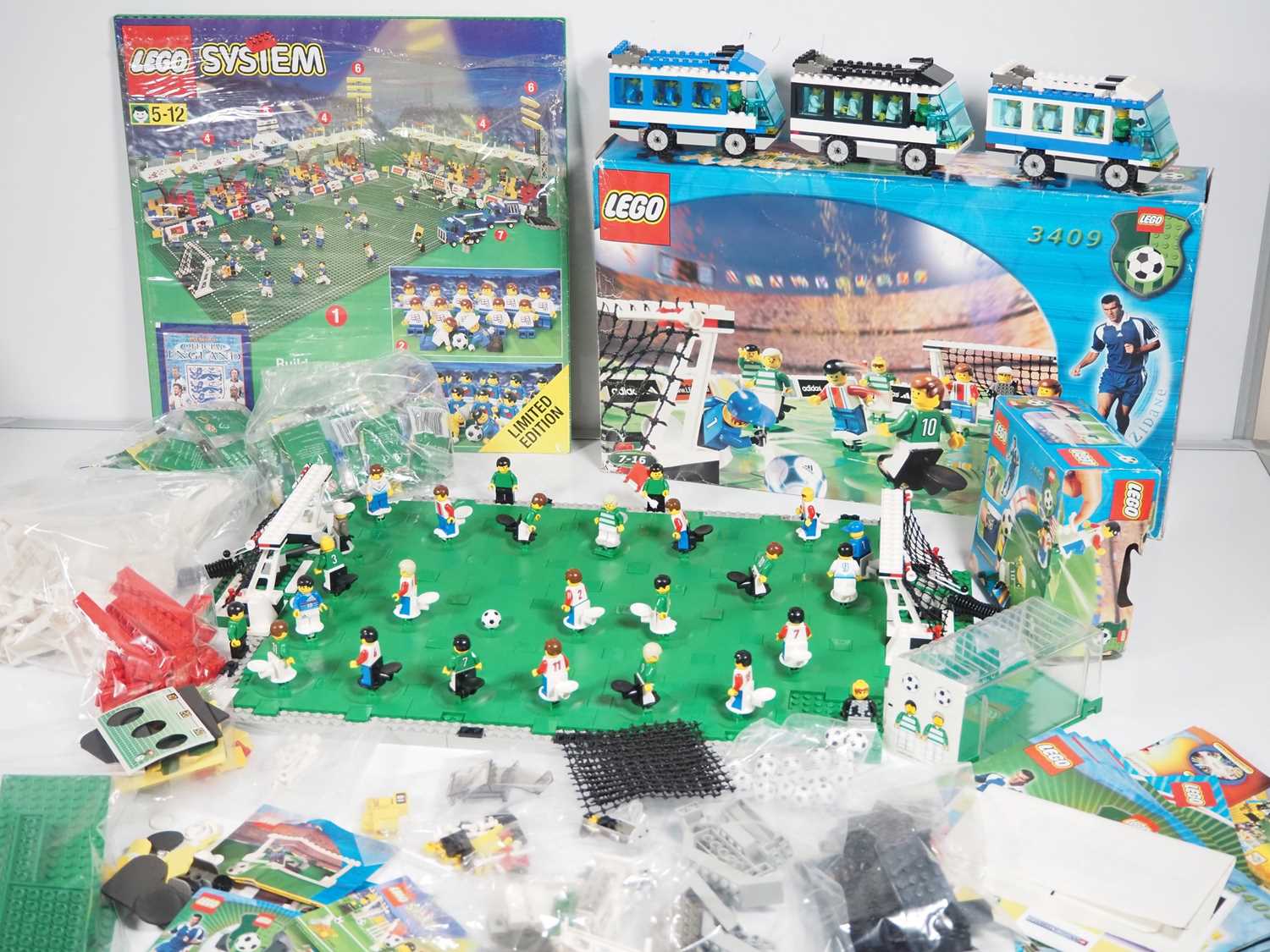 LEGO - SPORTS - A large quantity of football sets to include #3401, #3409 and #3303 together with #