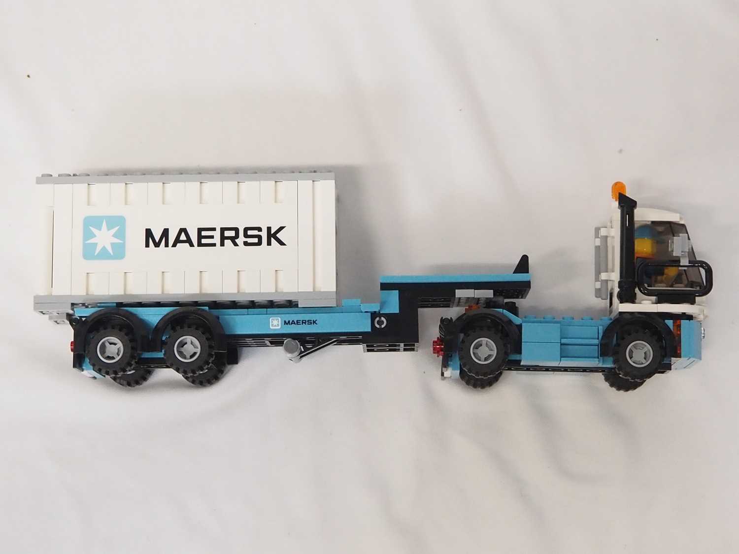 LEGO - TRAIN #10219 RC Train - Maersk Container Train - appears complete, no instructions, boxed - Image 6 of 7