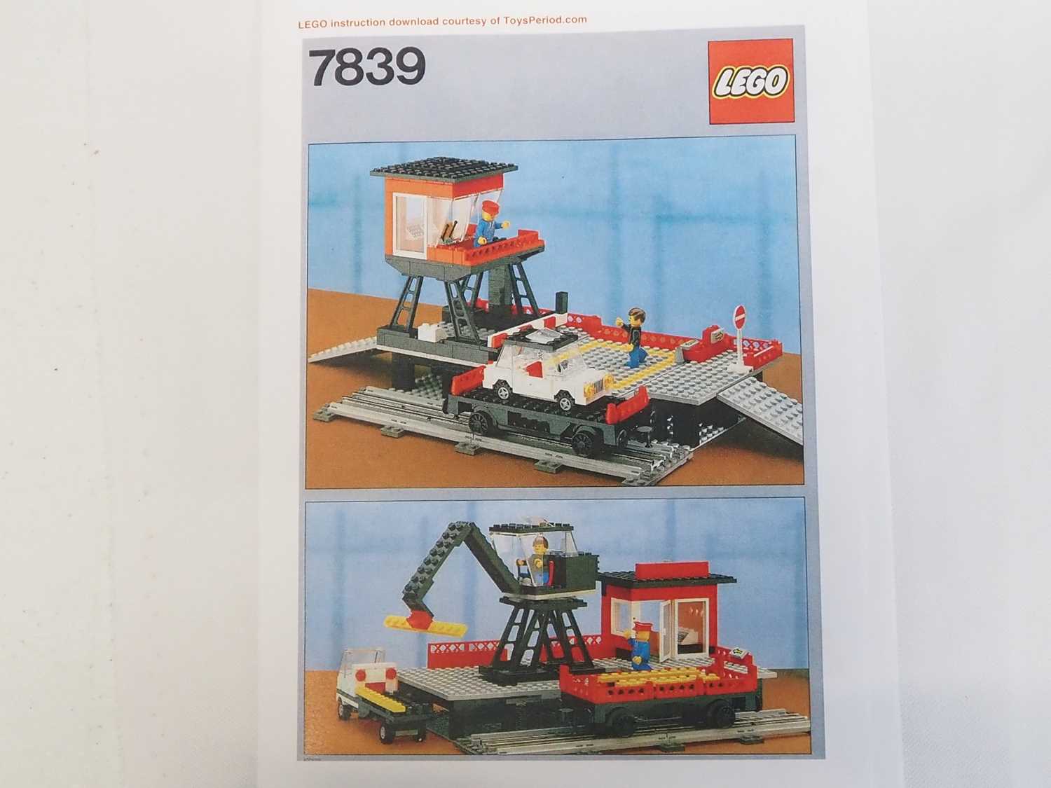 LEGO - TRAIN #7839 - 12v Car Transport Depot - Some parts with internal box, printed instructions no - Image 2 of 3