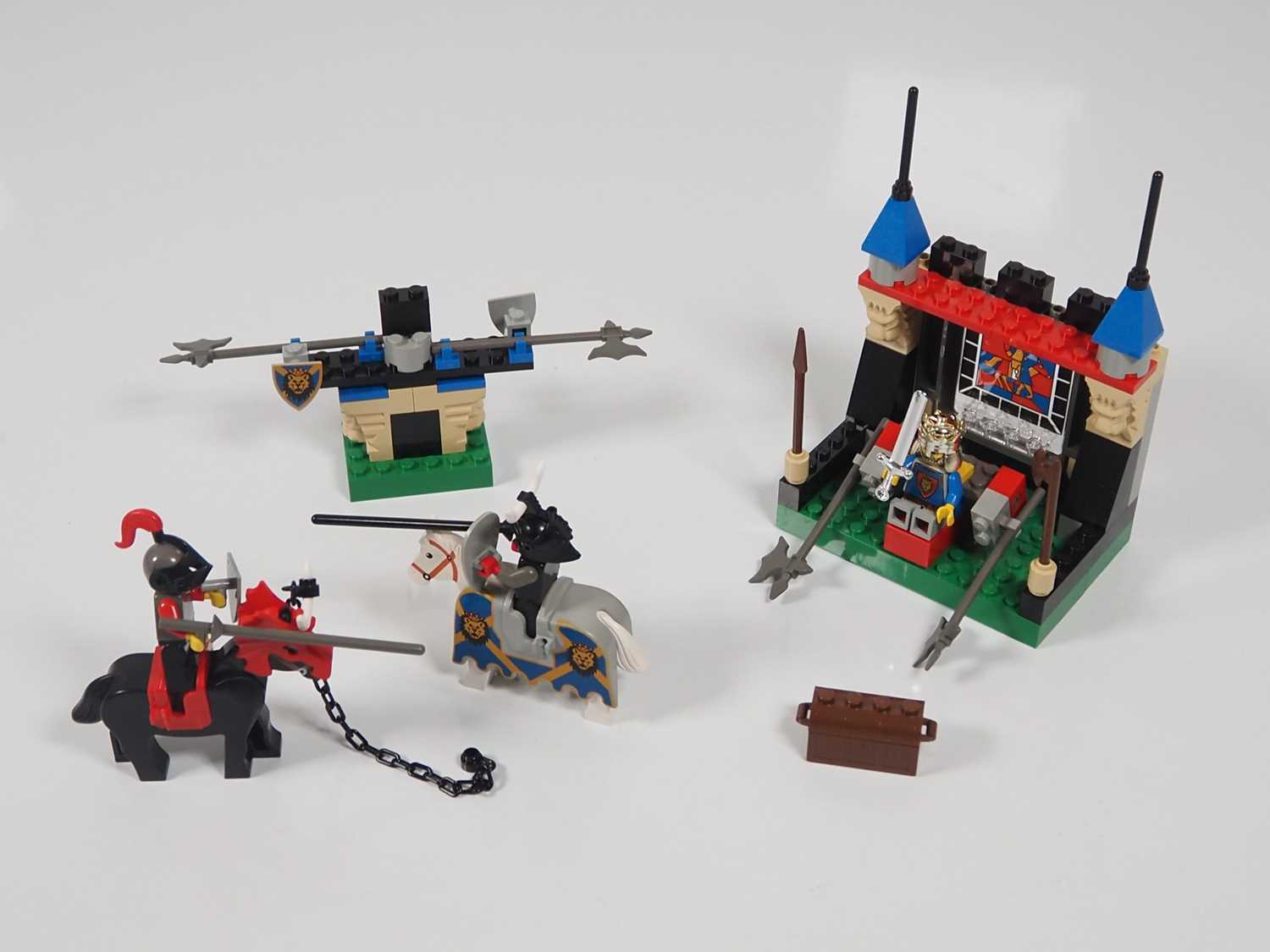 LEGO - CASTLE #6095 Knights Kingdom 1 - Royal Joust - complete with instructions, no box together - Image 2 of 4