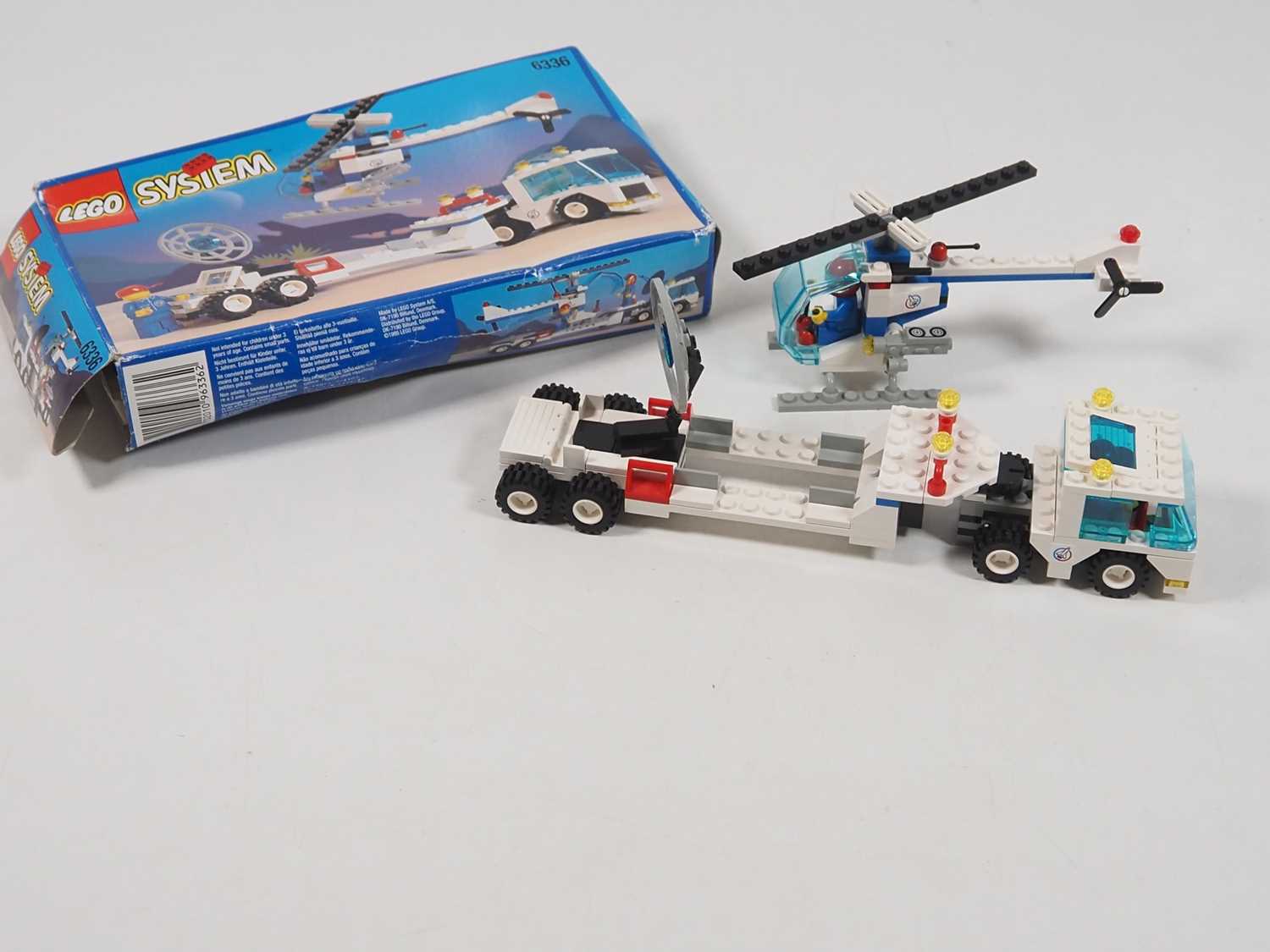 LEGO - CLASSIC TOWN A group of three Launch Command sets comprising #6614 Launch Evac 1, #6336 - Image 4 of 4