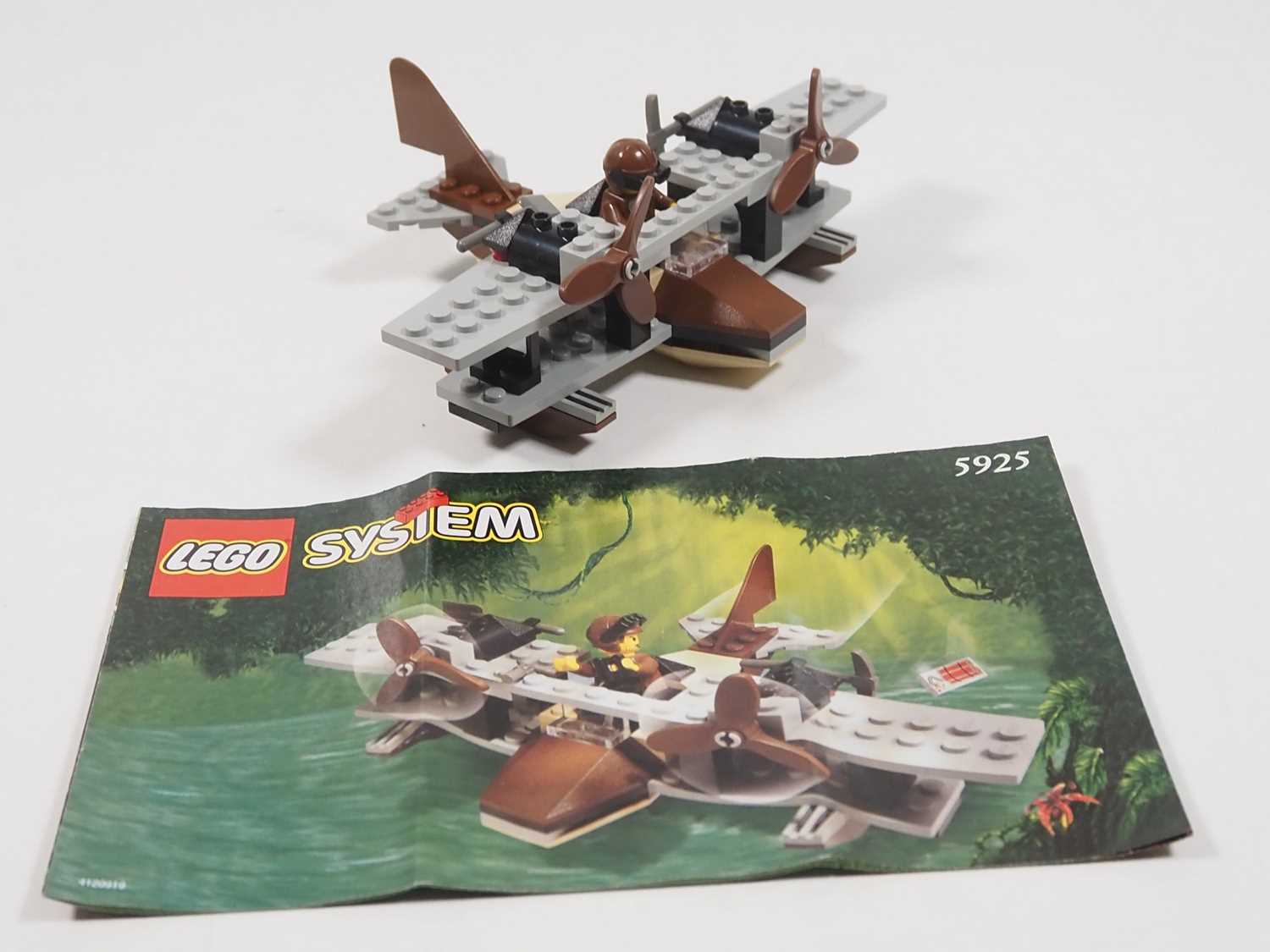 LEGO - ADVENTURERS - A group of three sets #5901 River Raft (boxed), #5906 Ruler of the Jungle ( - Image 3 of 3