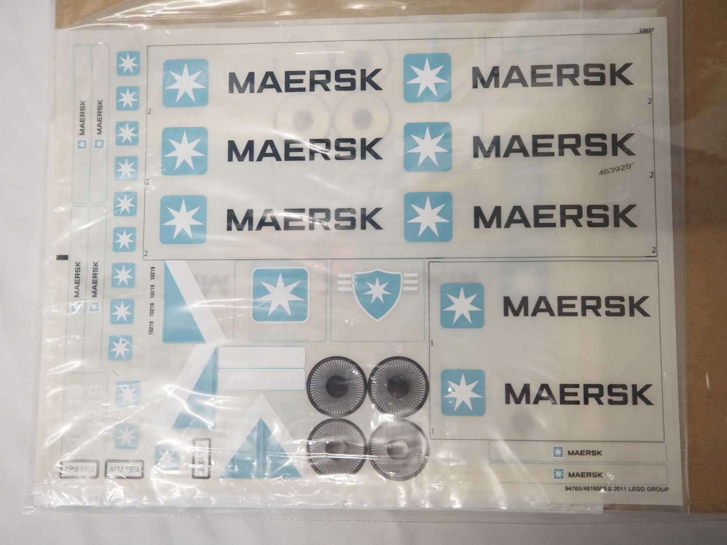 LEGO - TRAIN #10219 RC Train - Maersk Container Train - appears complete, no instructions, boxed - Image 3 of 7