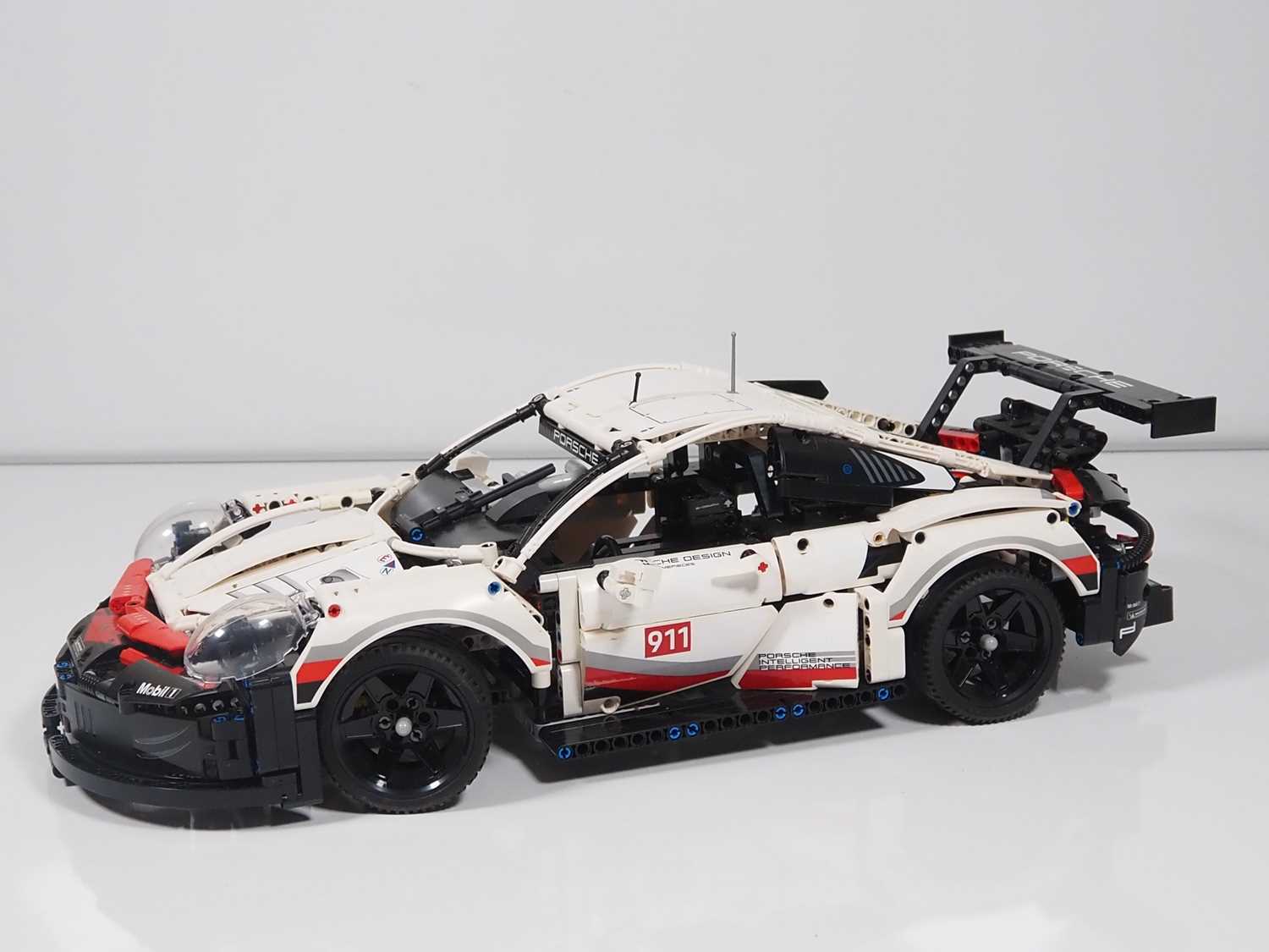 LEGO - TECHNIC #42096 Porsche 911 RSR - Appears complete, with instructions and small container of - Bild 3 aus 8