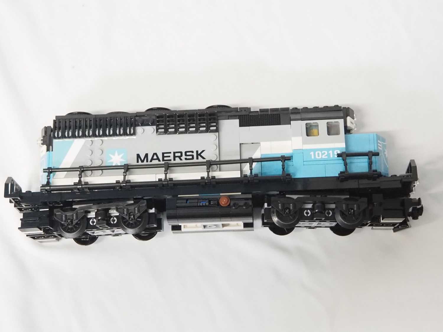 LEGO - TRAIN #10219 RC Train - Maersk Container Train - appears complete, no instructions, boxed - Image 5 of 7