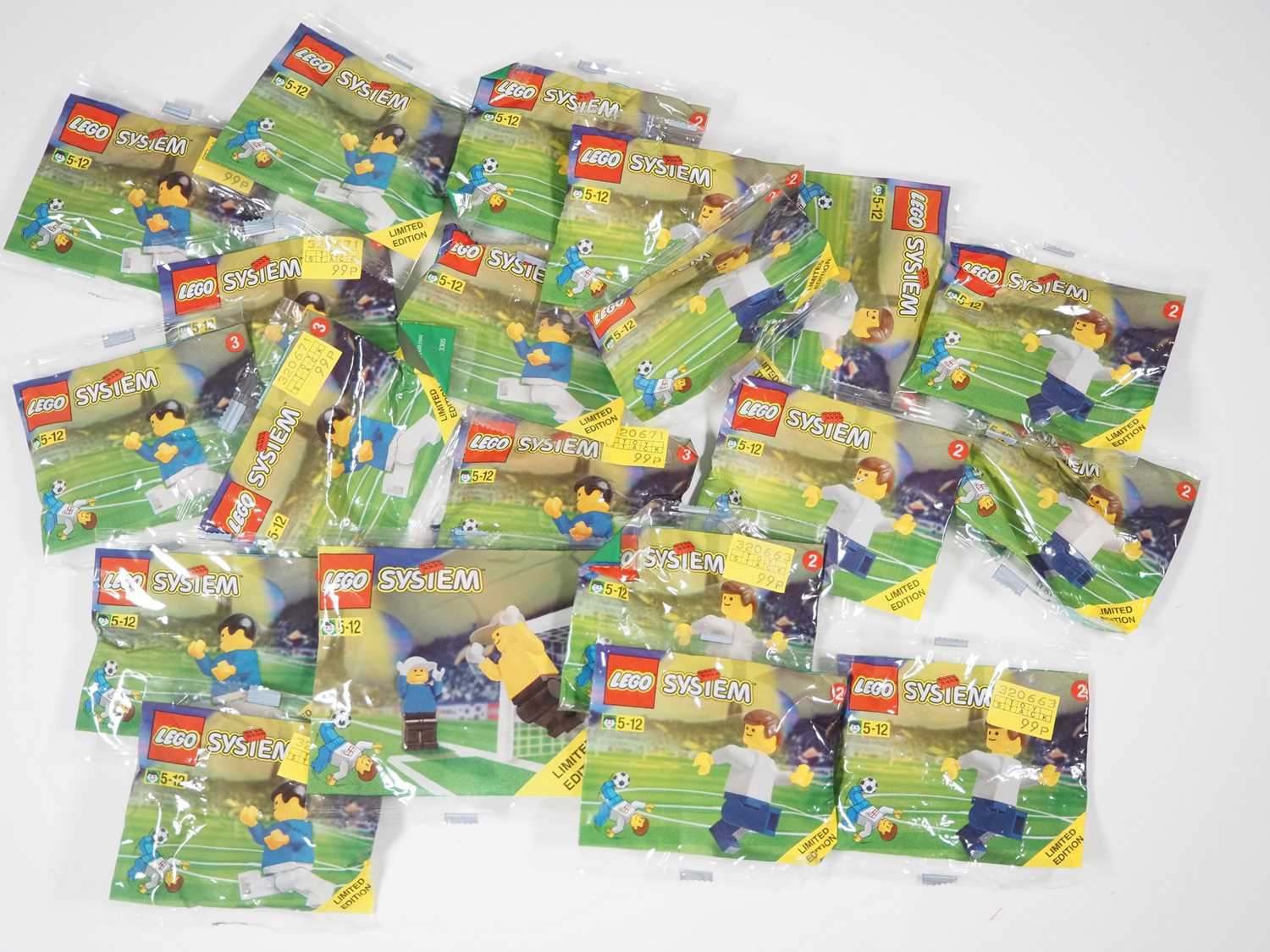 LEGO - SPORTS - A large quantity of football sets to include #3401, #3409 and #3303 together with # - Bild 4 aus 11