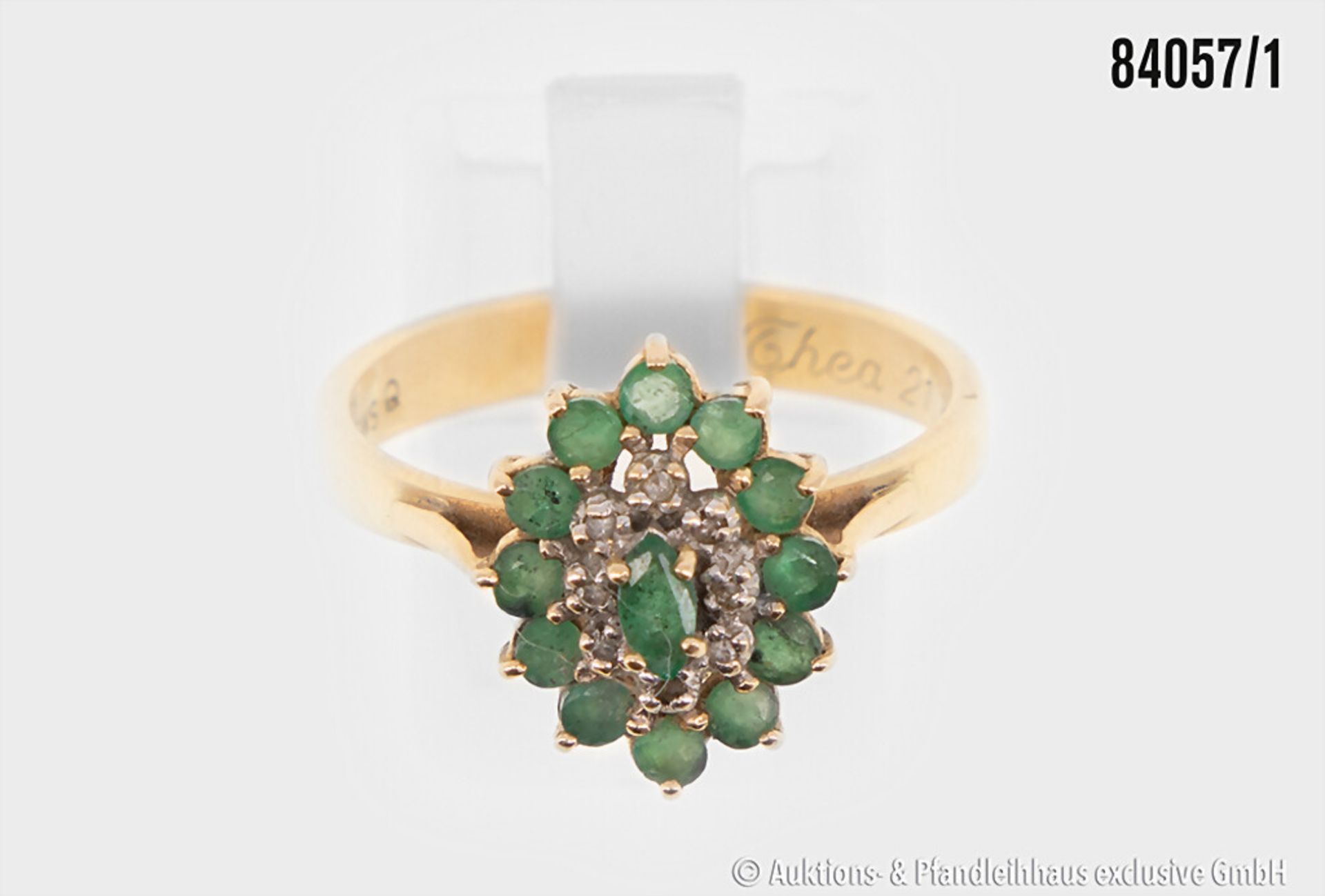 Ring, 585 Gelbgold, mit Smaragden, zus. ca. 0,65 ct. sowie Punktdiamanten, zus. ca. ...