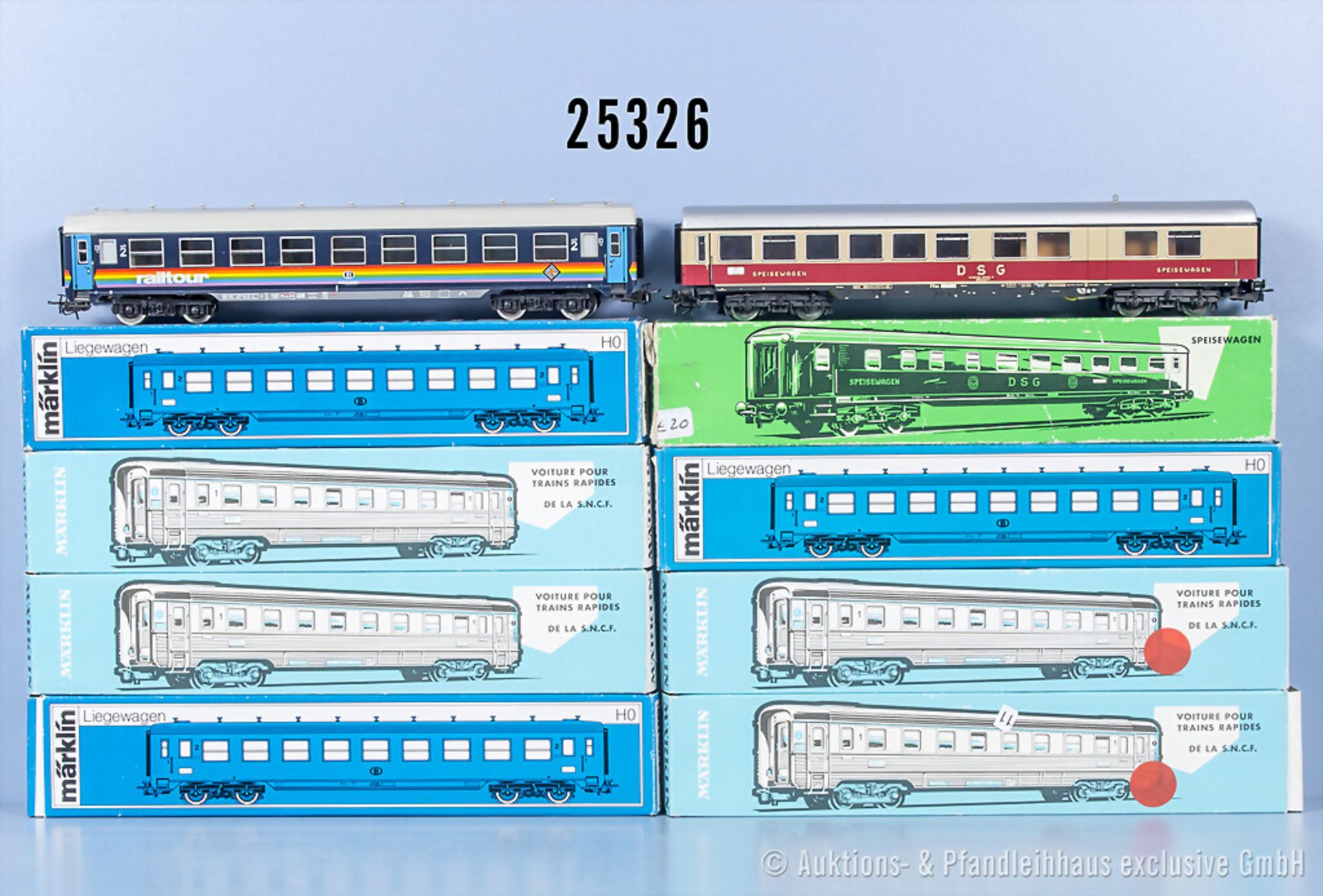 8 Märklin H0 D-Zug Wagen, dabei 4 x 4076, 4116, 4118, 4119 und 1 Speisewagen, Z 1-2, in ...