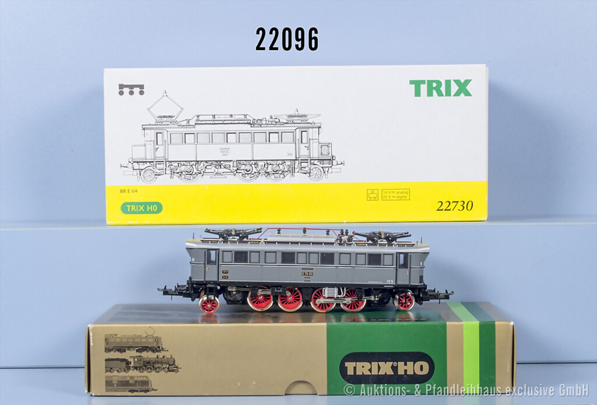 2 Trix international H0 Loks, dabei 2432 E-Lok der DRG, BN E75 02 und 22730 E-Lok der ...