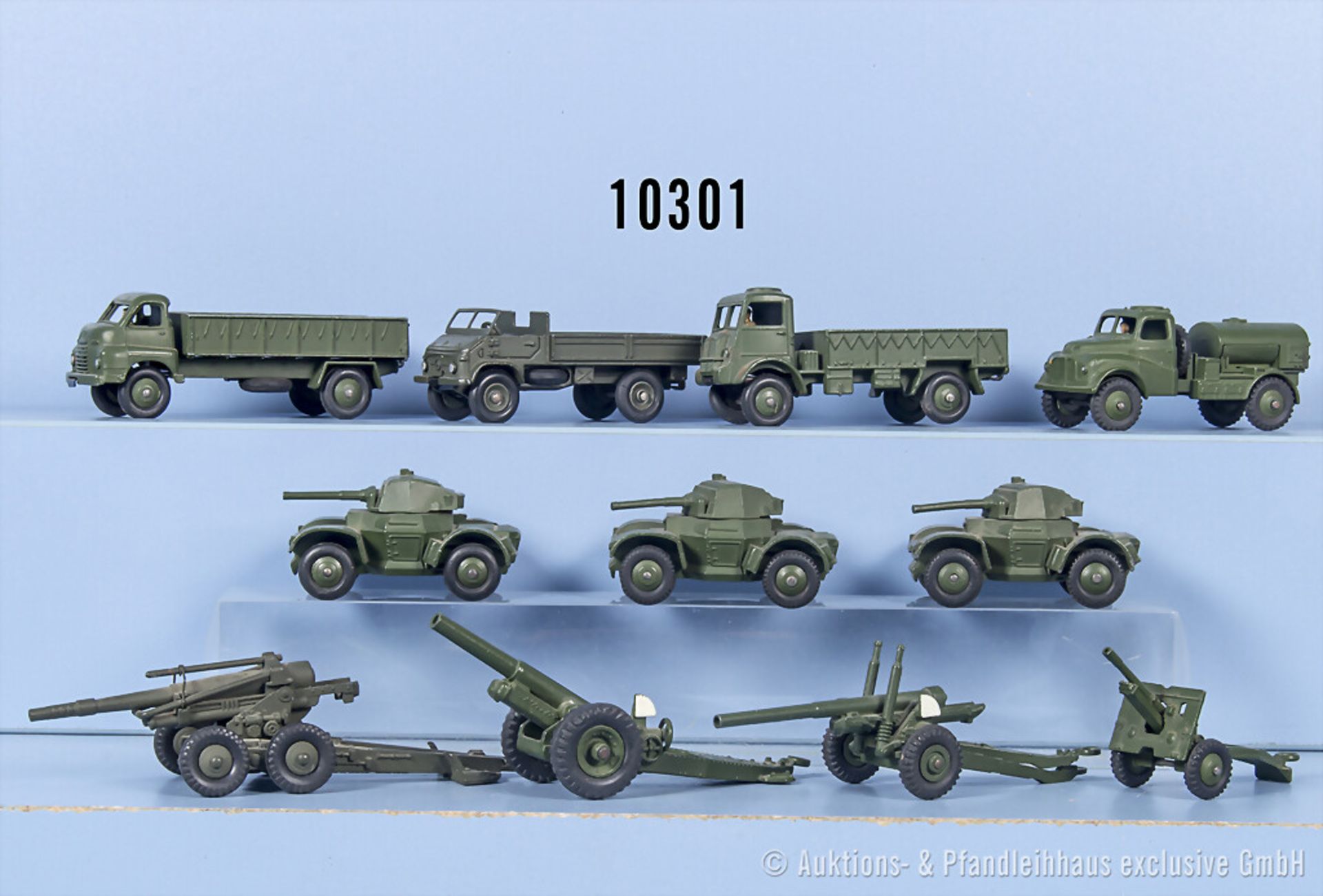 7 Dinky Toys Modellfahrzeuge und 4 Geschütze, Militärfahrzeuge, dabei Armoured Car 670, ...