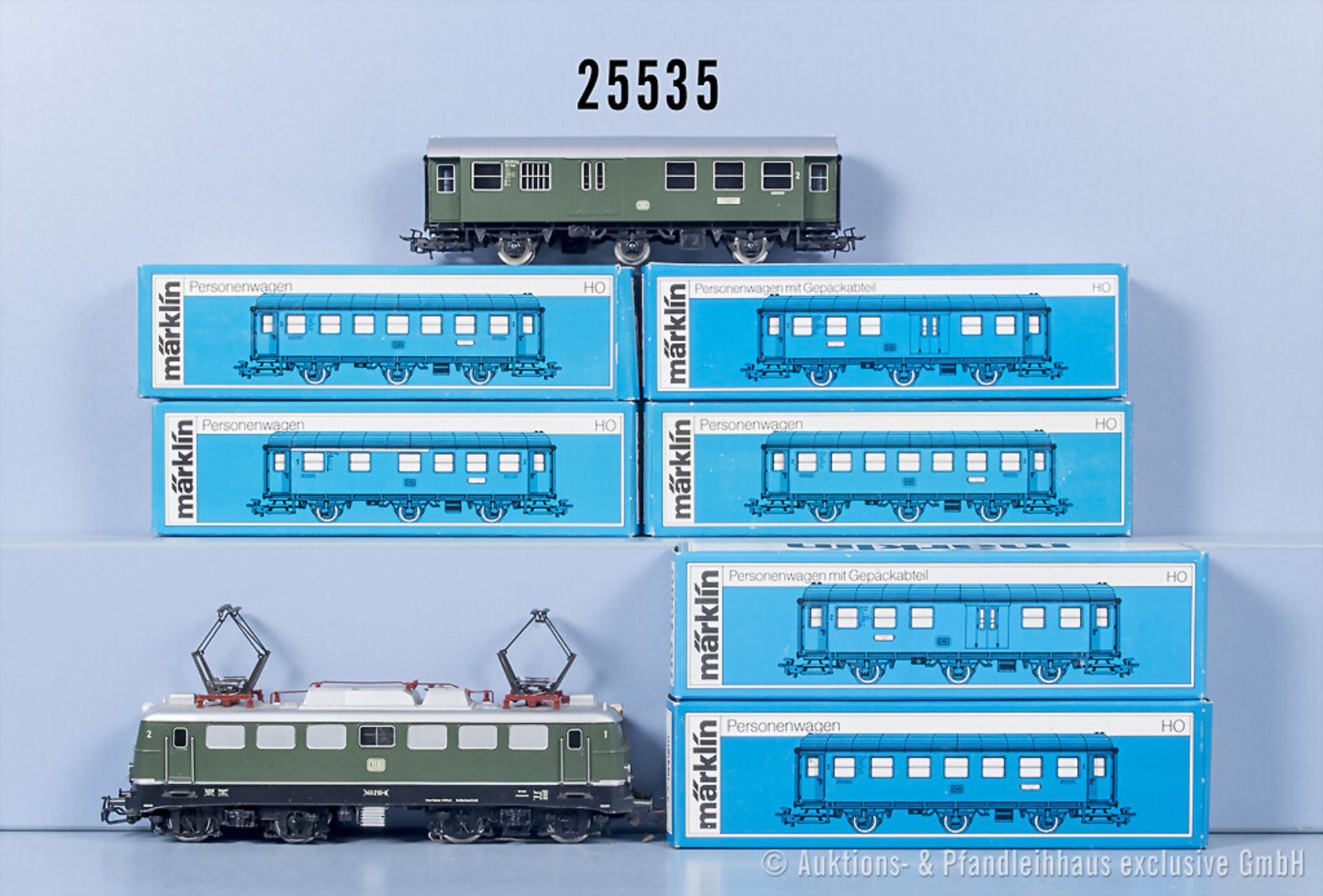 Märklin H0 Nahverkehrszug, dabei E-Lok der DB, BN 140 210-6, 4067, 3 x 4079 und 4080, Z ...