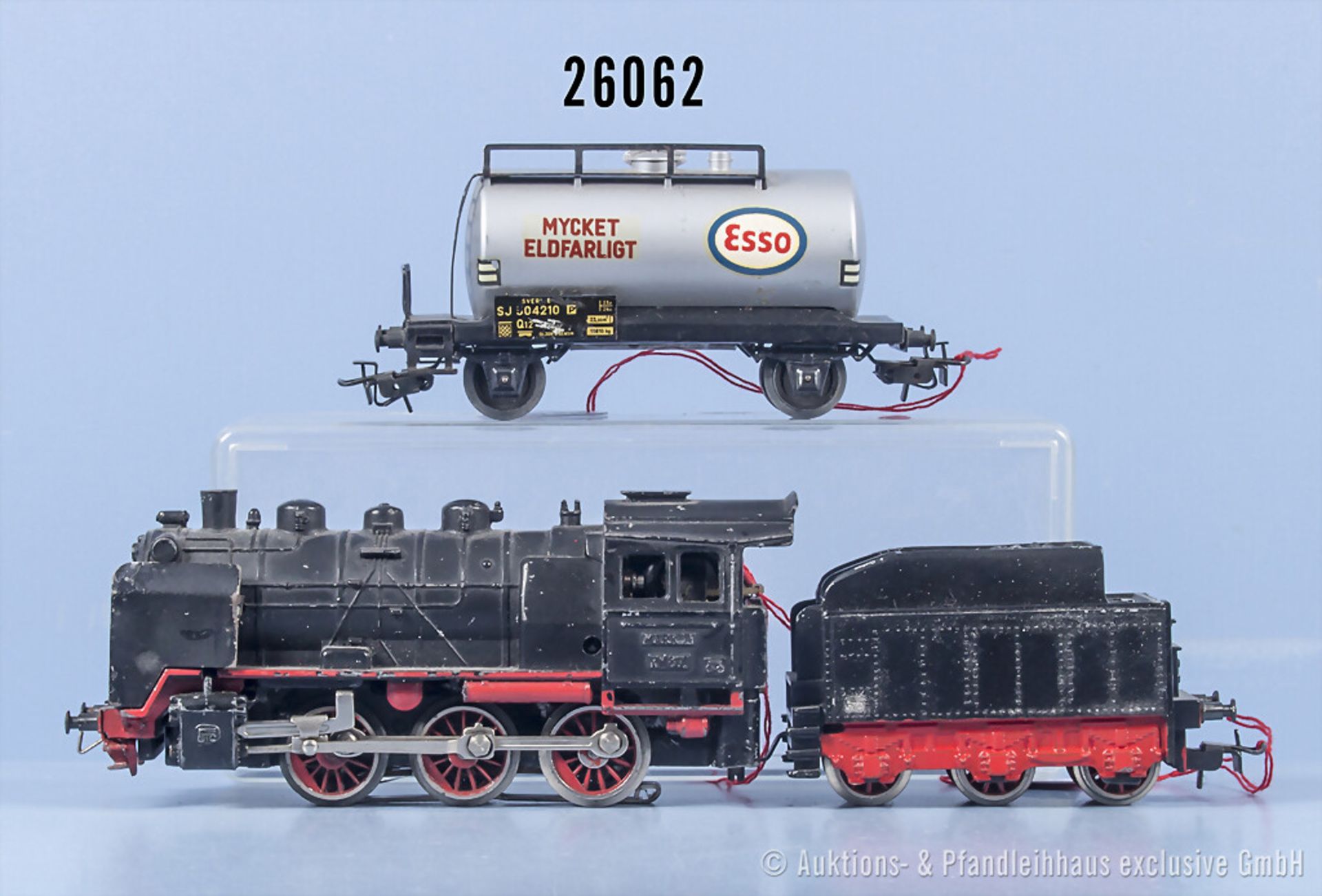 Märklin H0 FM800 Schlepptenderlok und 4524 Typ 3 Kesselwagen, Z ...