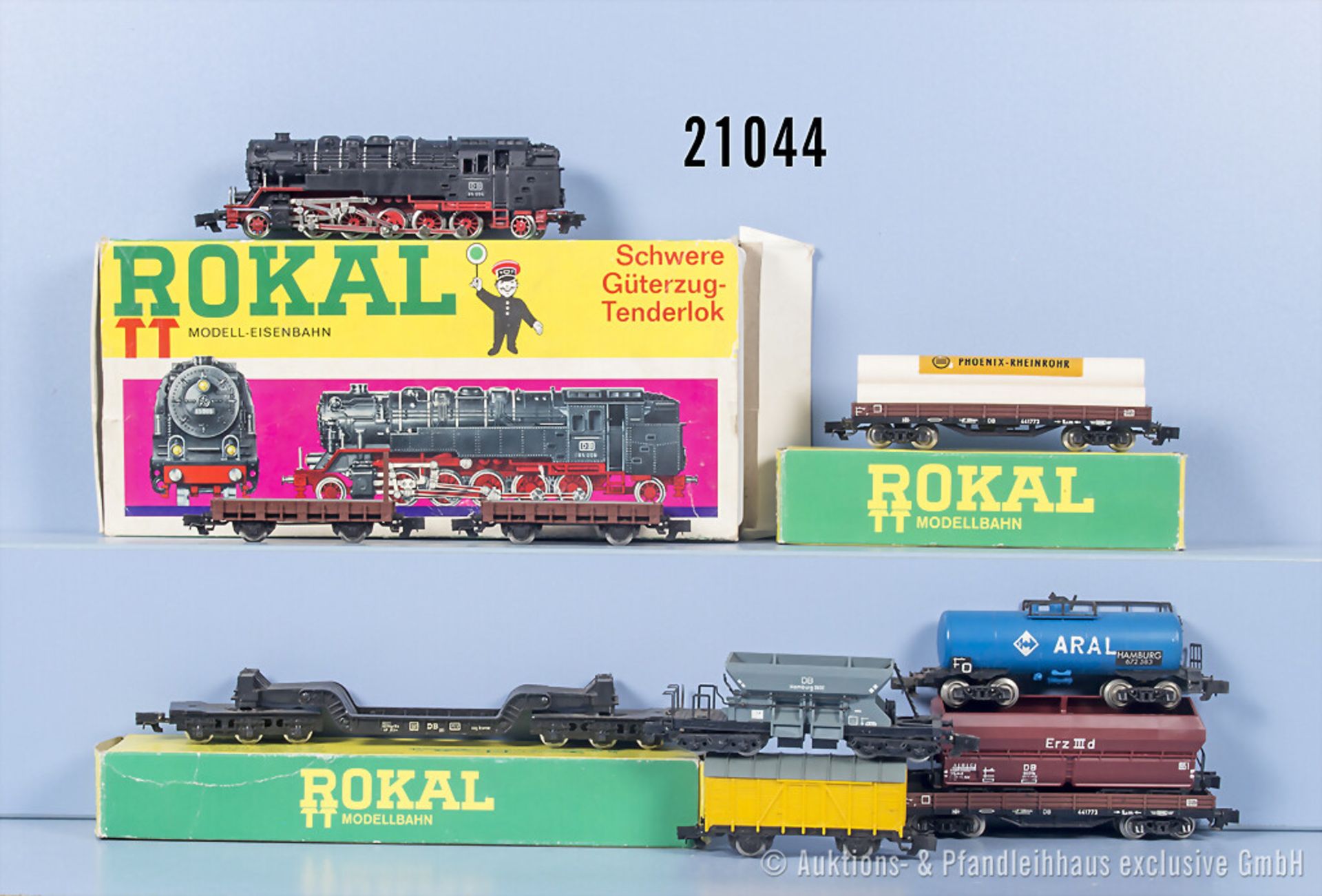 Rokal Spur TT Güterzug, dabei 01028 Tenderlok der DB, BN 85 006 und 9 Wagen, Z 2, 3 x ...