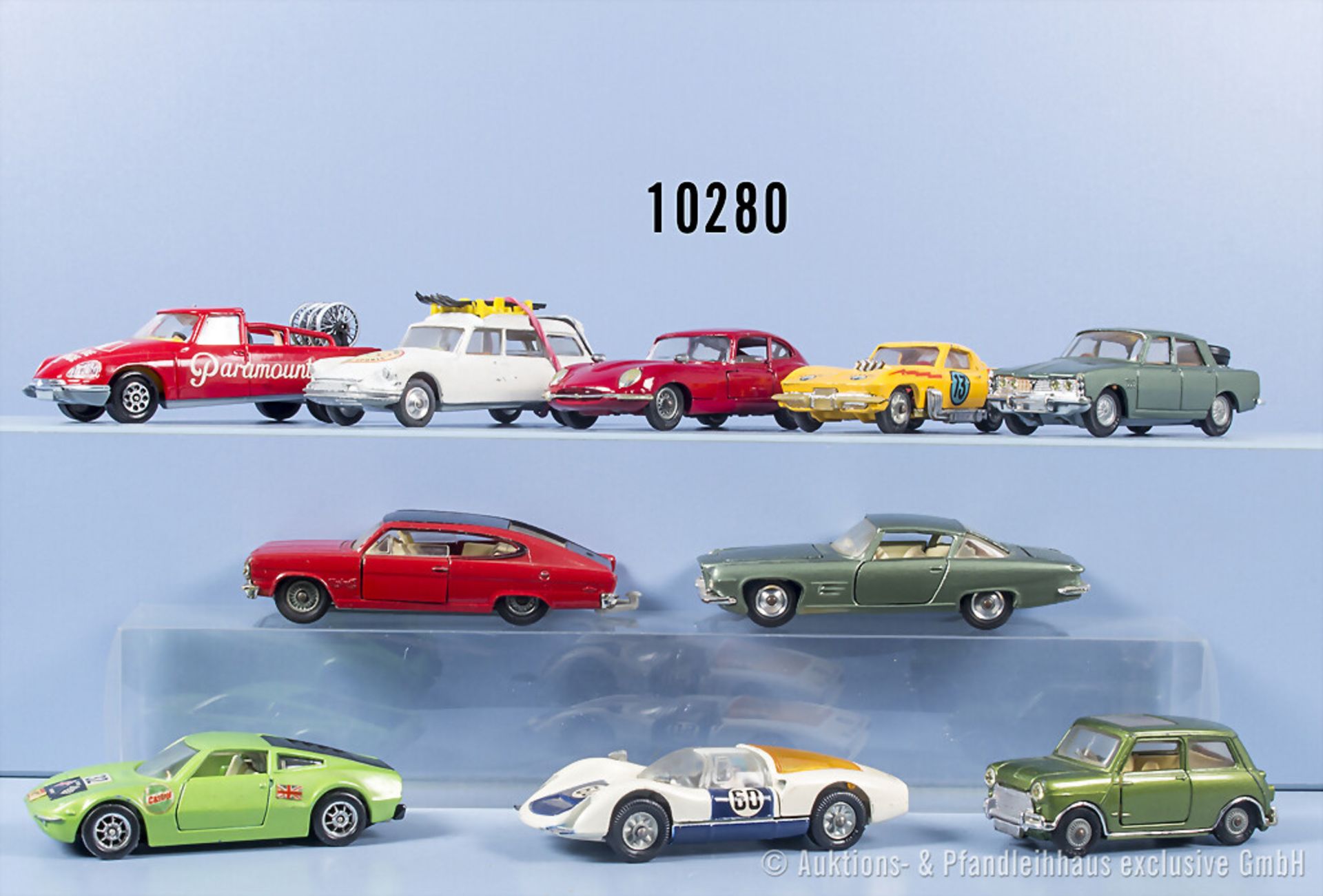 10 Corgi Toys Modellfahrzeuge, dabei Citroen Safari, Porsche Carrera 6, Chevrolet ...