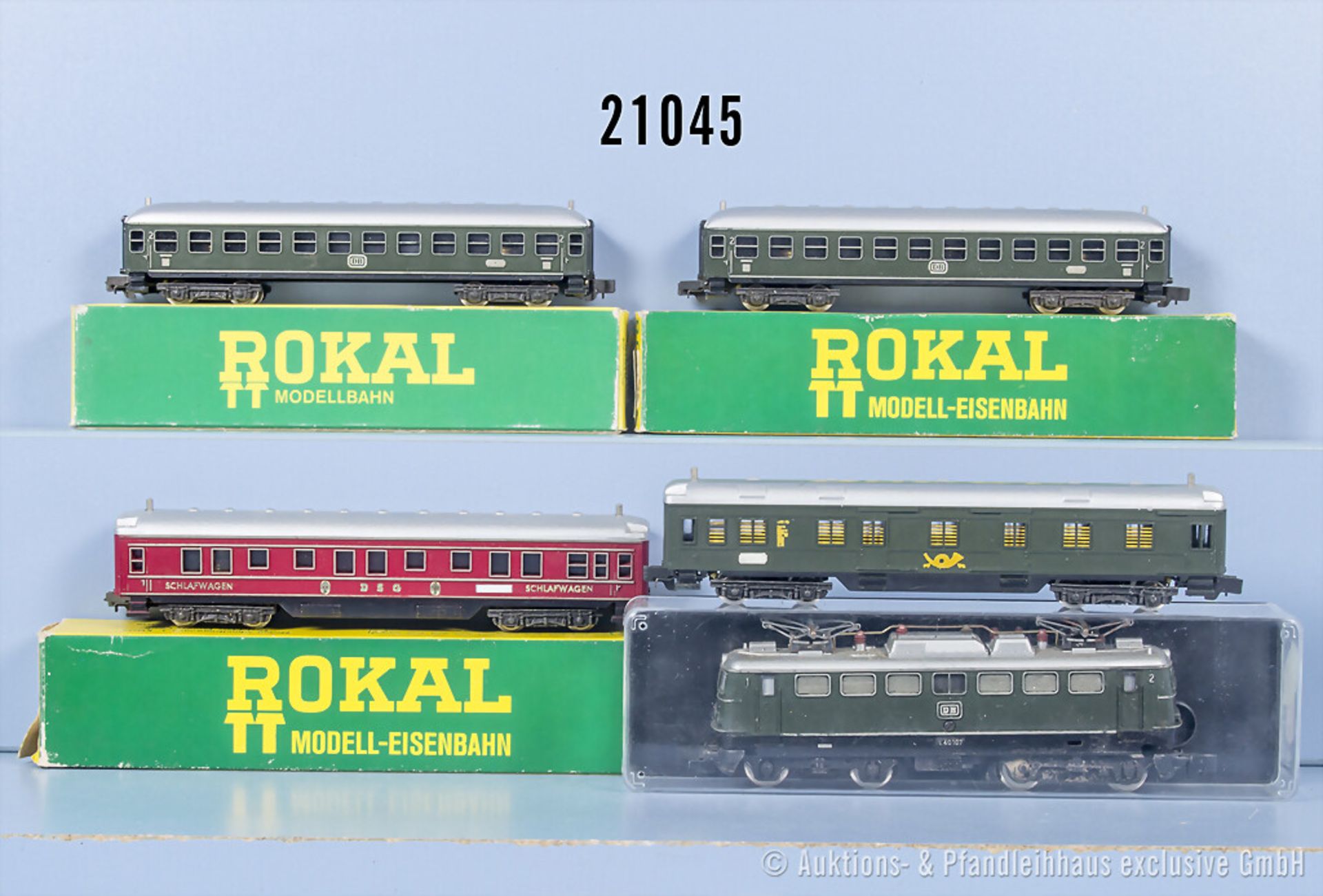 Rokal Spur TT D-Zug, dabei E-Lok der DB, BN E40107 und 4 Wagen, Z 2, 3 x in ...