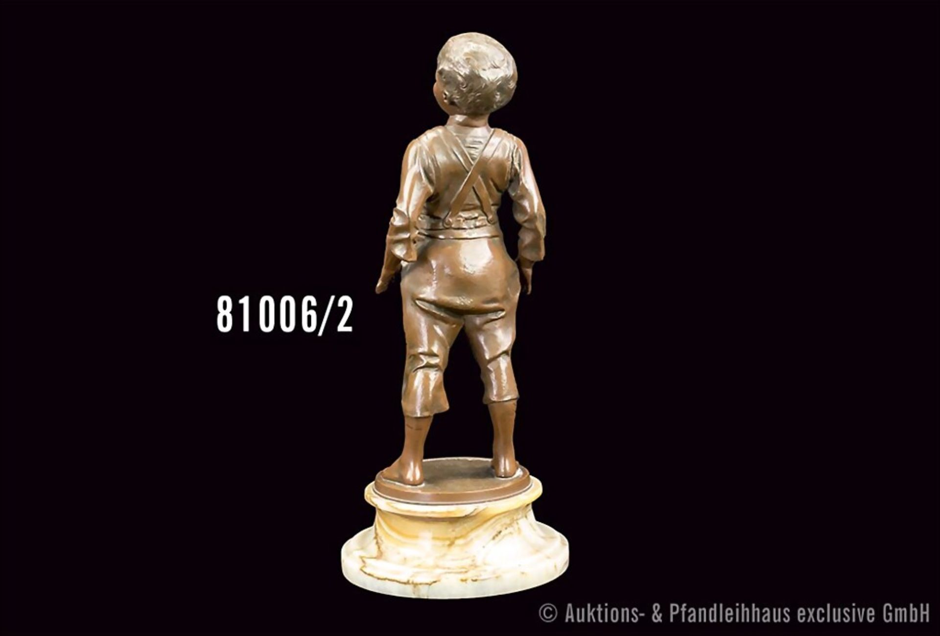 Bronzefigur lachender Knabe, braun patiniert, auf runder Plinthe, unsigniert, Ges-H ca. ... - Bild 2 aus 2