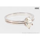 Ring, 750 Weißgold, mit einem Diamanten in Ovalschliff, ca. 0,75 ct., VS 2, getönt ...