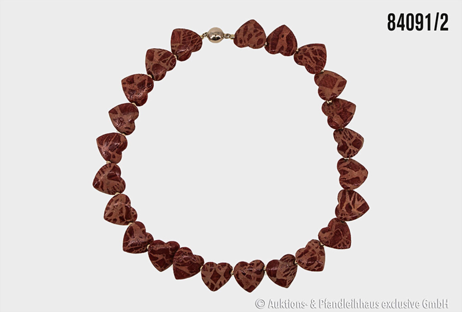 Halskette, mit flachen Schaumkorallen in Herzform, B je Koralle ca. 20 mm, L Kette ca. ... - Bild 2 aus 2