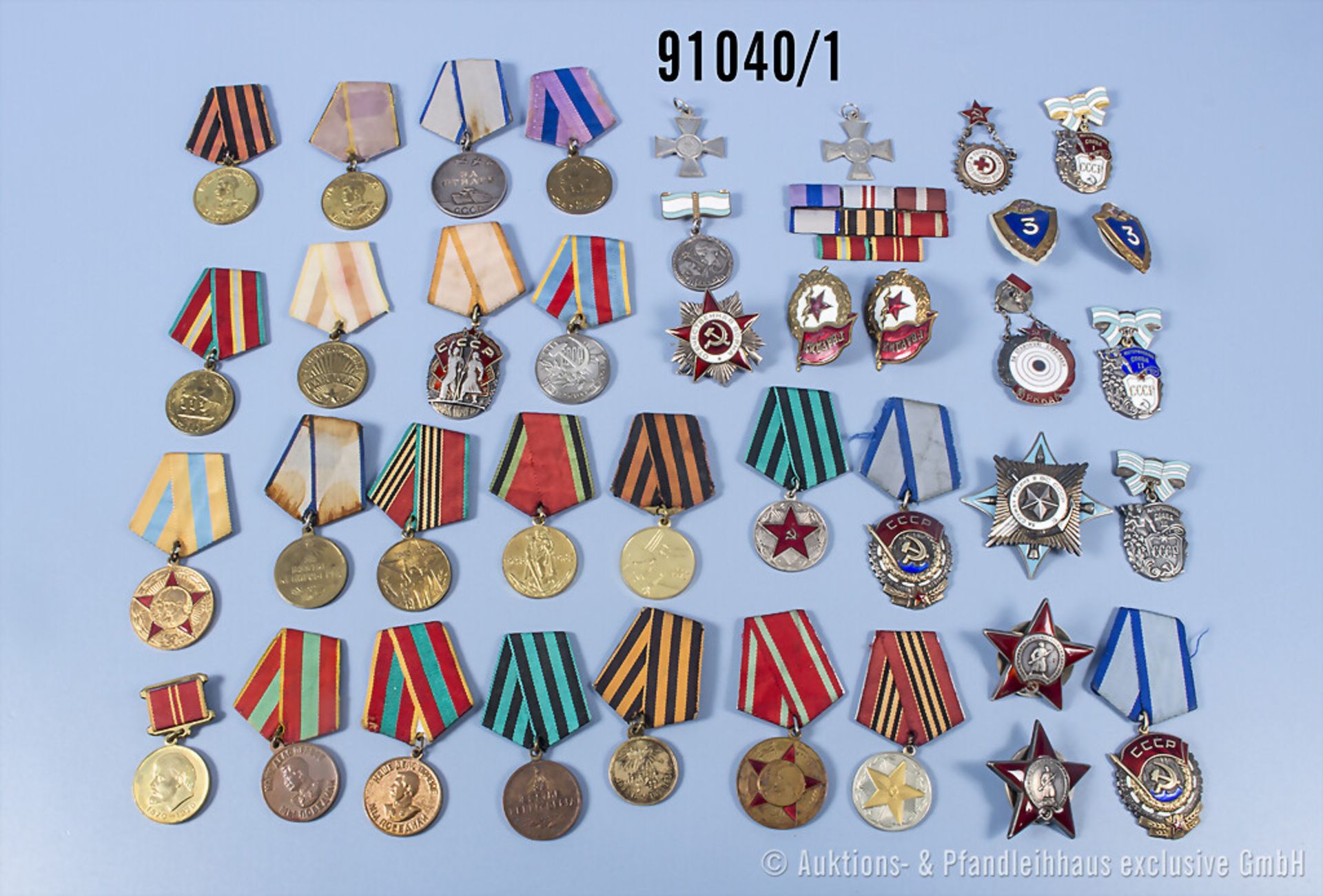 umfangreiches Konv. UdSSR, überw. Orden, Abzeichen und Medaillen, Originalität aller ...