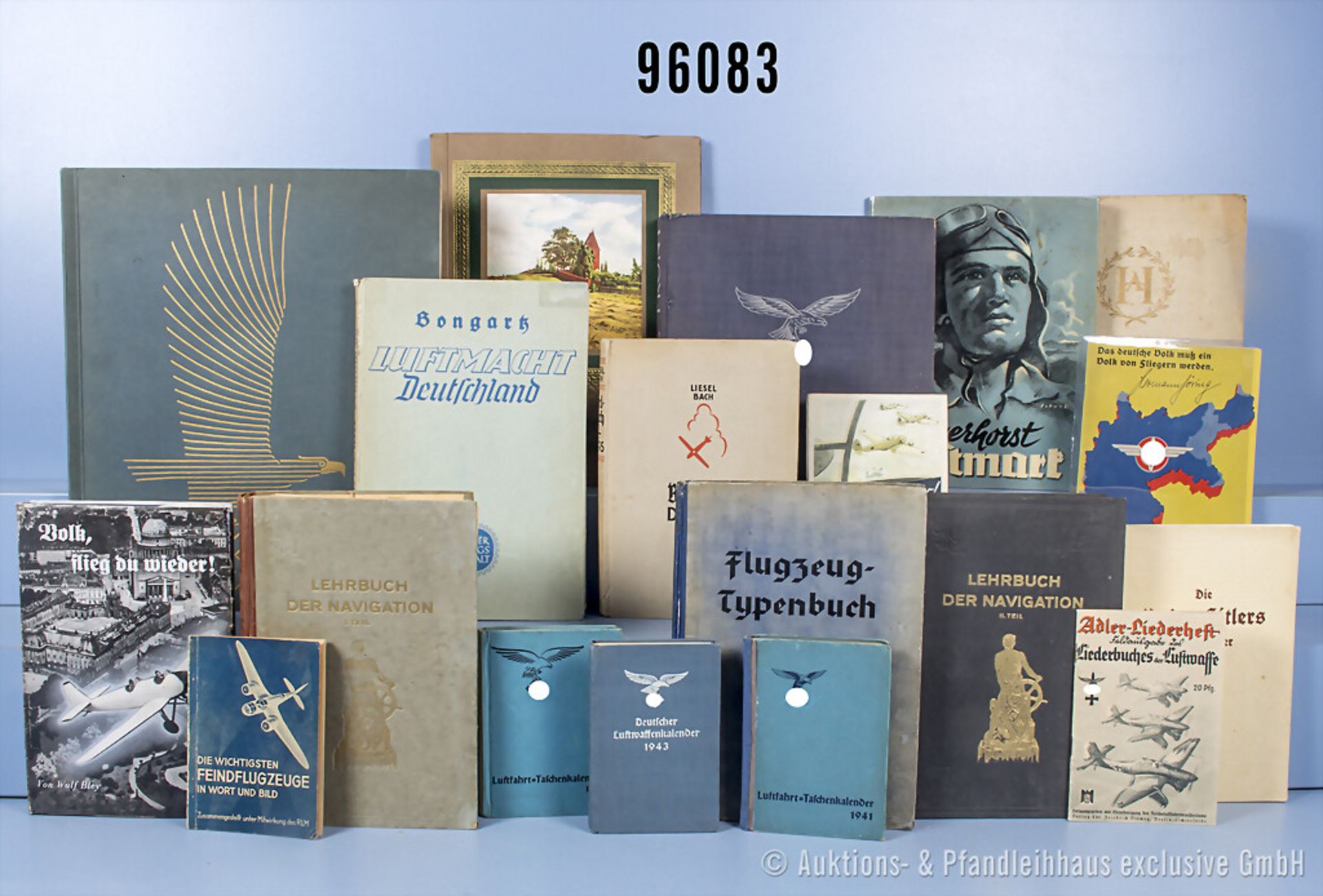Konv. ca. 35 Bücher und Hefte VK, überwiegend Luftwaffe, dabei "Bauten der Luftwaffe", ...