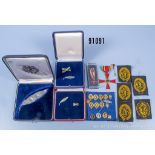 Konv. 3 x Silbernes Lorbeerblatt, jeweils in dazugehörigen Etuis, Bundesverdienstkreuz ...
