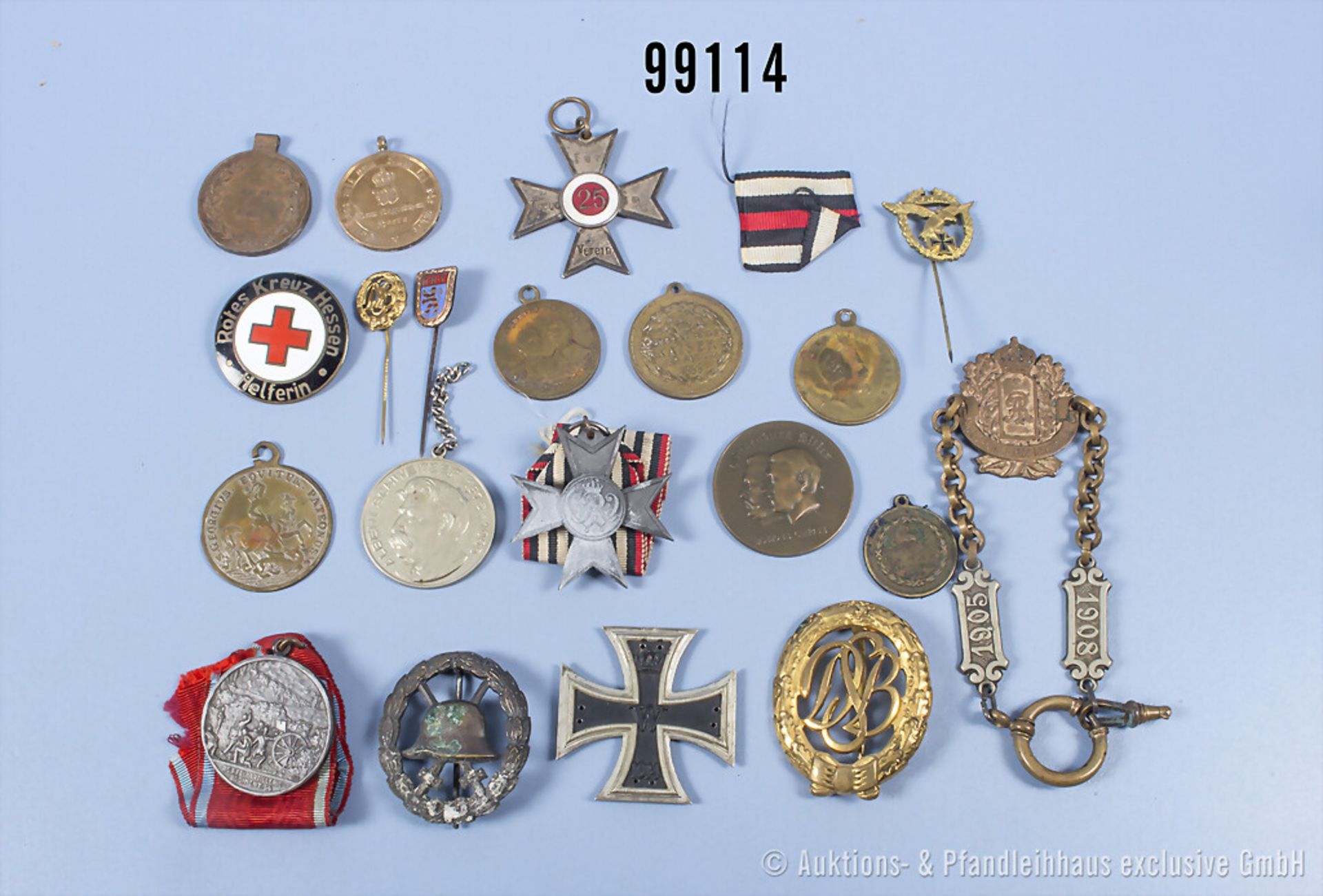 Konv. Orden, Abzeichen und Medaillen, versch. Epochen, teilweise stark beschädigt, ...