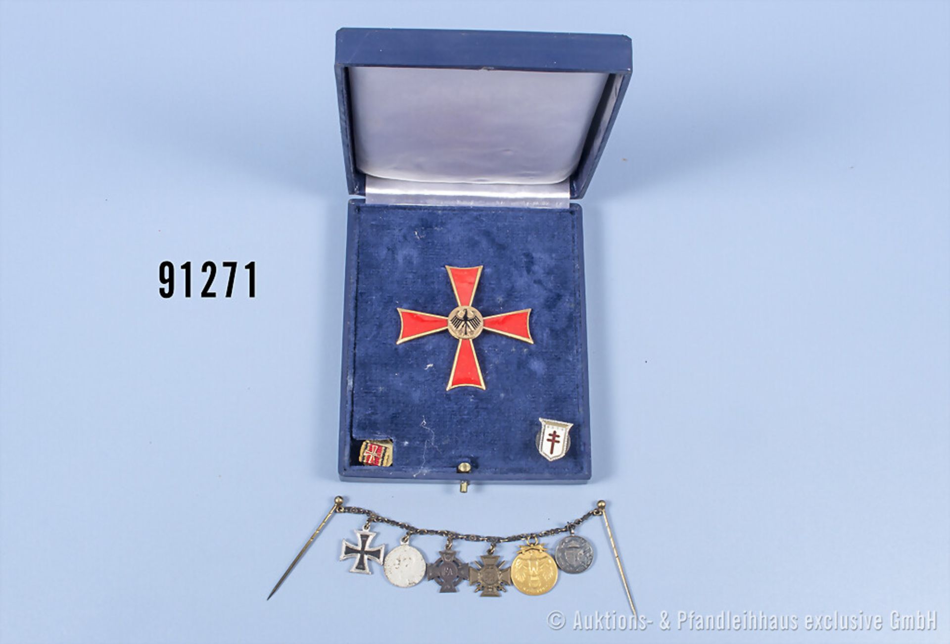 Konv. Bundesverdienstkreuz 1. Klasse im dazugehörigen Etui sowie 6er Frackkette 1. WK, ...