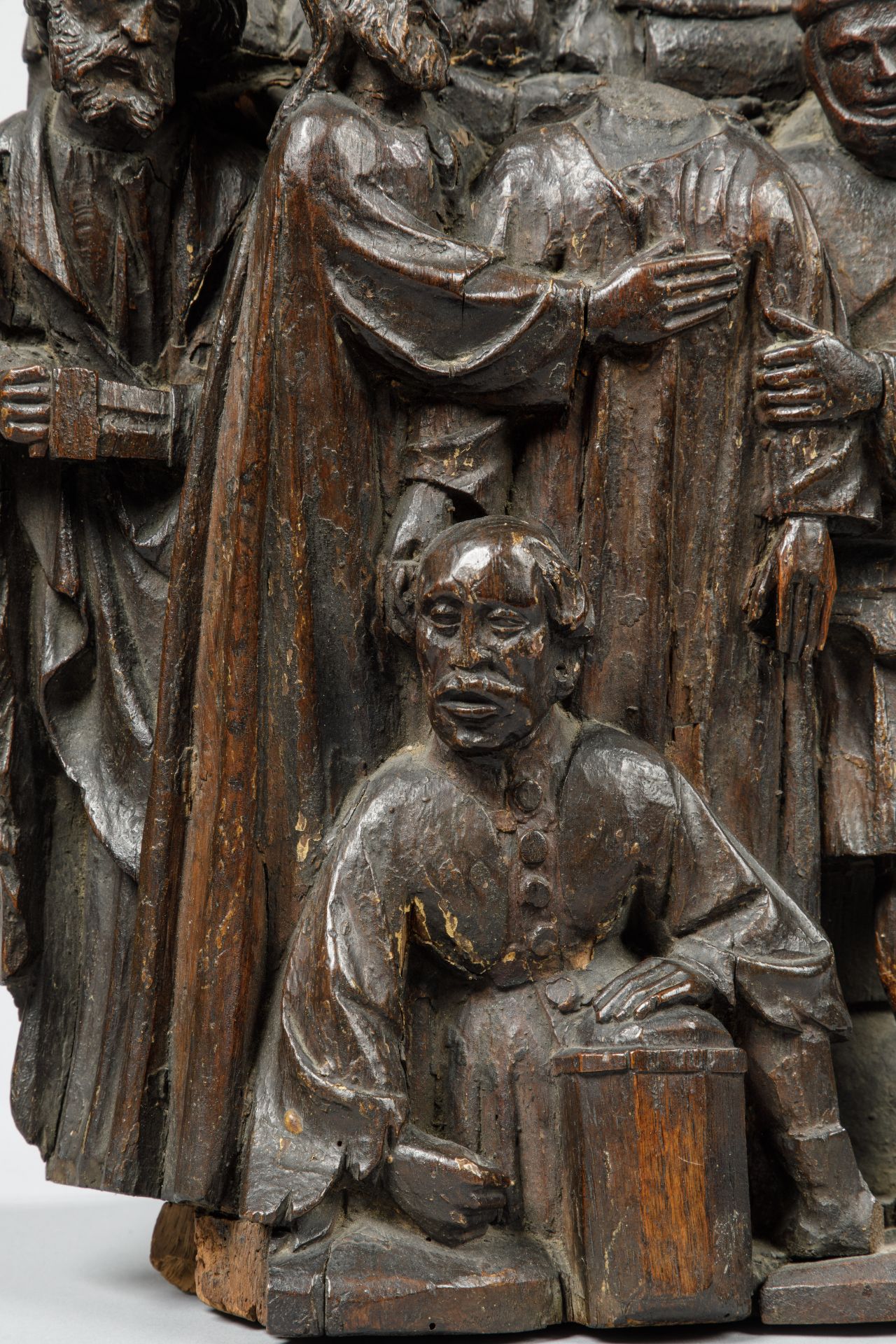 Sculpture de retable représentant Jésus restaurant l'oreille de Malchus Bois sculpté Flandres 15 eme - Image 2 of 5
