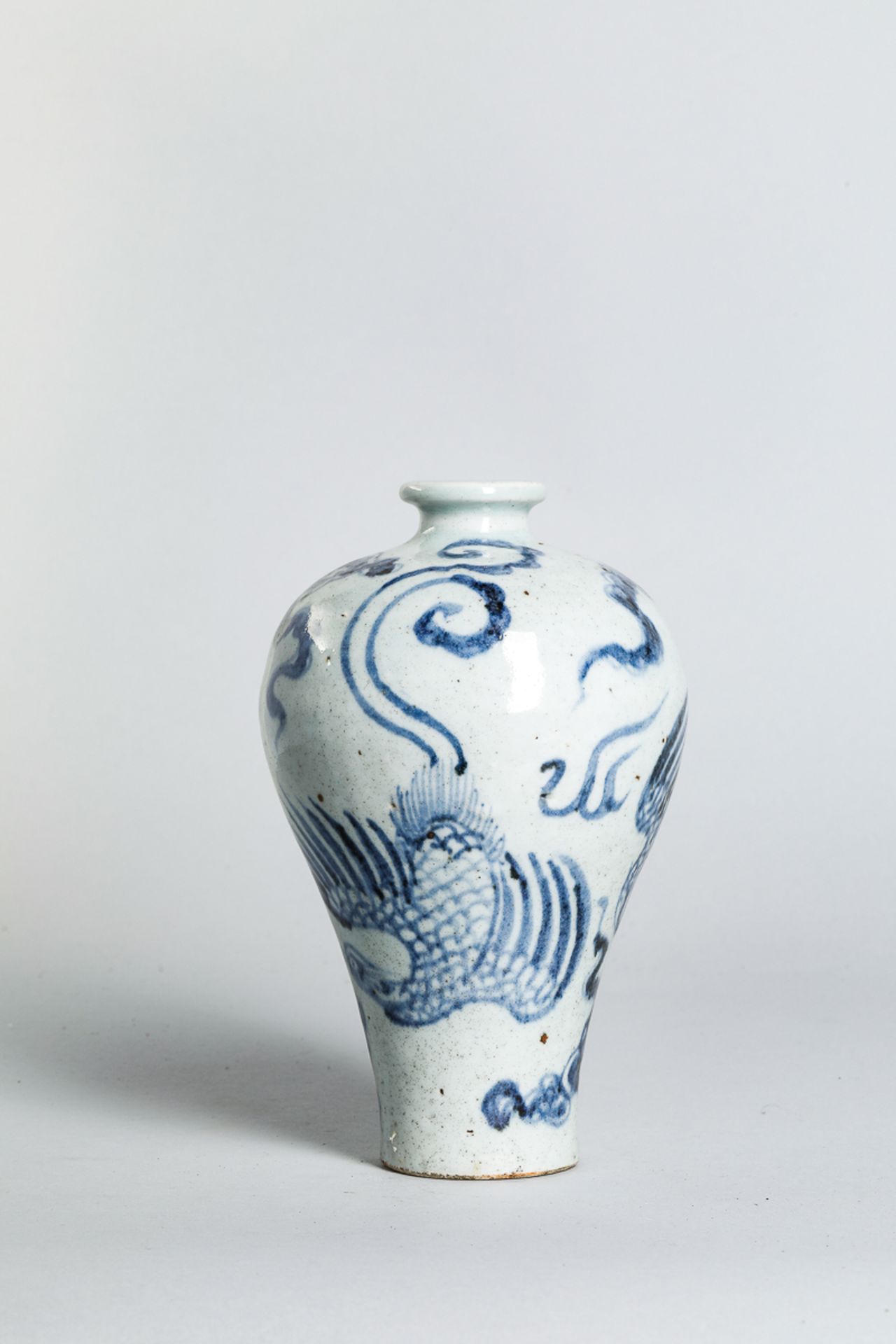 Petit vase meïping en porcelaine blanche décoré en bleu cobalt sous couverte de phoenix envol et - Image 3 of 4
