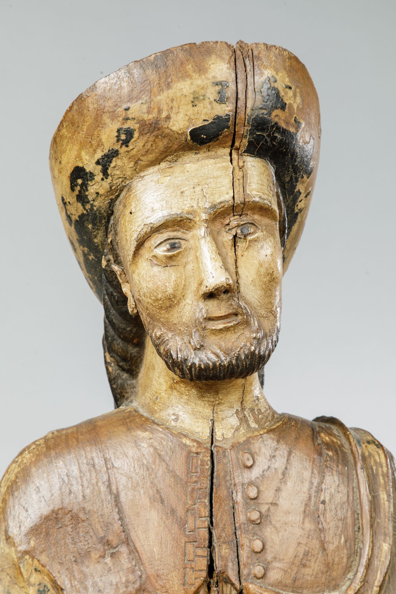 Saint Roch accompagné de son chien Bois polychrome 16 ou 17 eme siècle 97 x 31 x31cm Provenance - Image 2 of 7