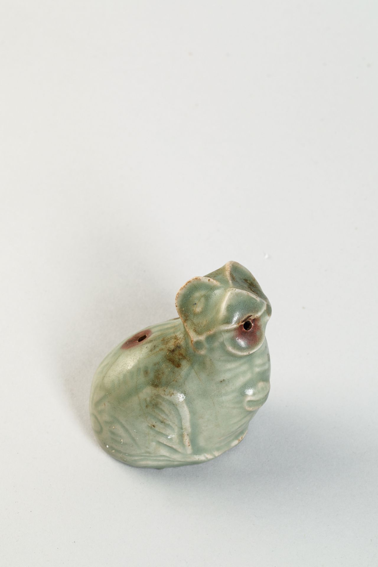 Objet de lettré , goutte à goutte de pierre à encre en porcelaine moulée en forme d'animal