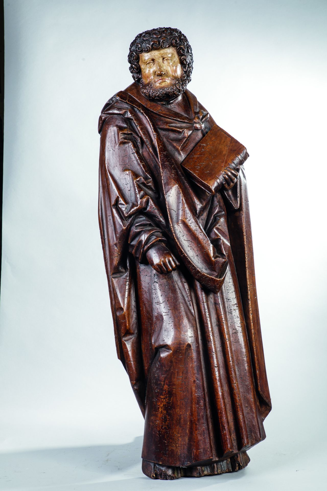 Sculpture d'un saint tenant le livre sacrée Bois de tilleul polychrome 16 eme siècle Dans le - Bild 7 aus 8