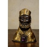 Buste reliquaire d'un ecclésiastique en cuivre partiellement doré au mercure et incrusté d'une