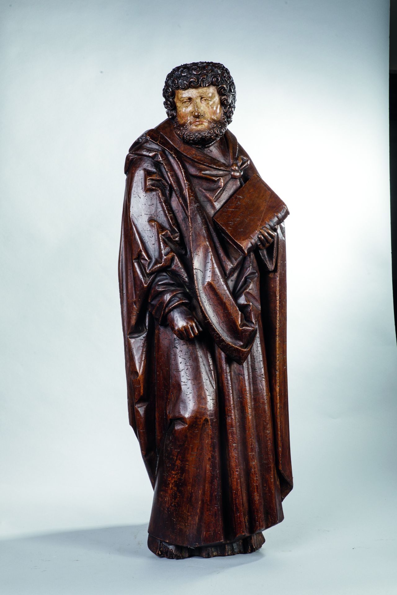 Sculpture d'un saint tenant le livre sacrée Bois de tilleul polychrome 16 eme siècle Dans le