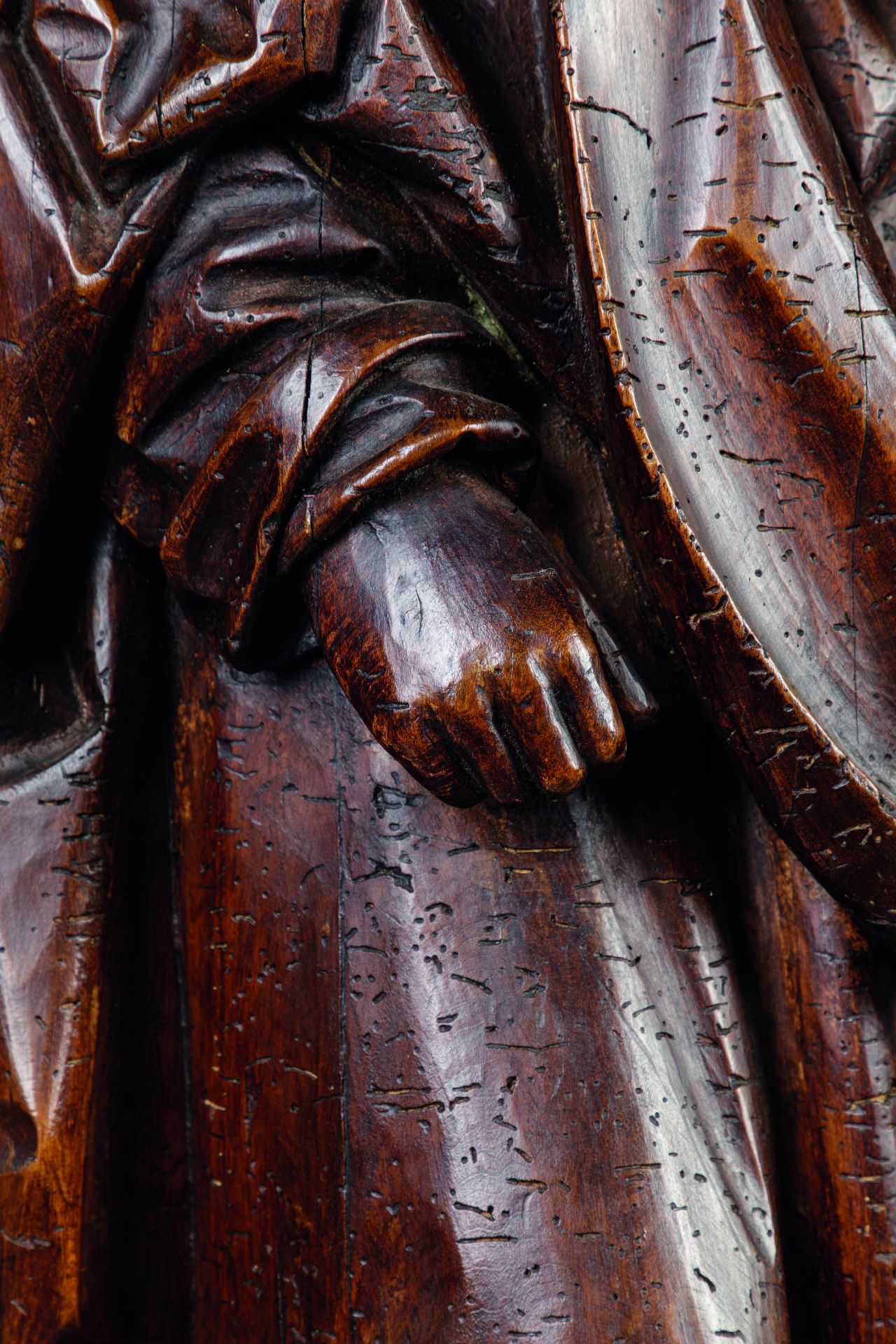 Sculpture d'un saint tenant le livre sacrée Bois de tilleul polychrome 16 eme siècle Dans le - Bild 6 aus 8