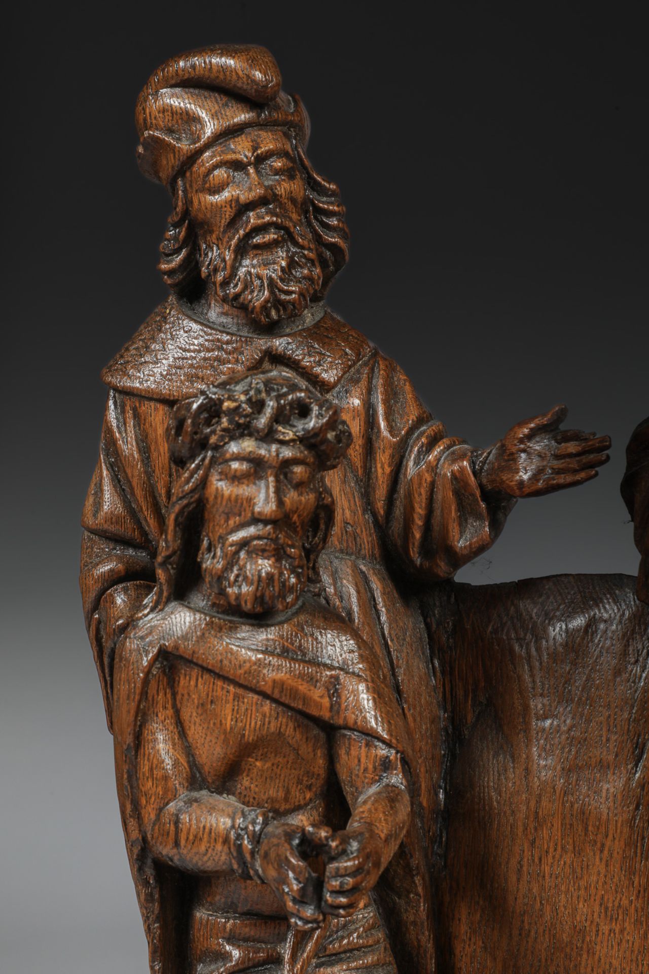 Elément de retable sculpté en relief illustrant le procès de Jésus devant Ponce Pilate Anvers Vers - Image 14 of 14