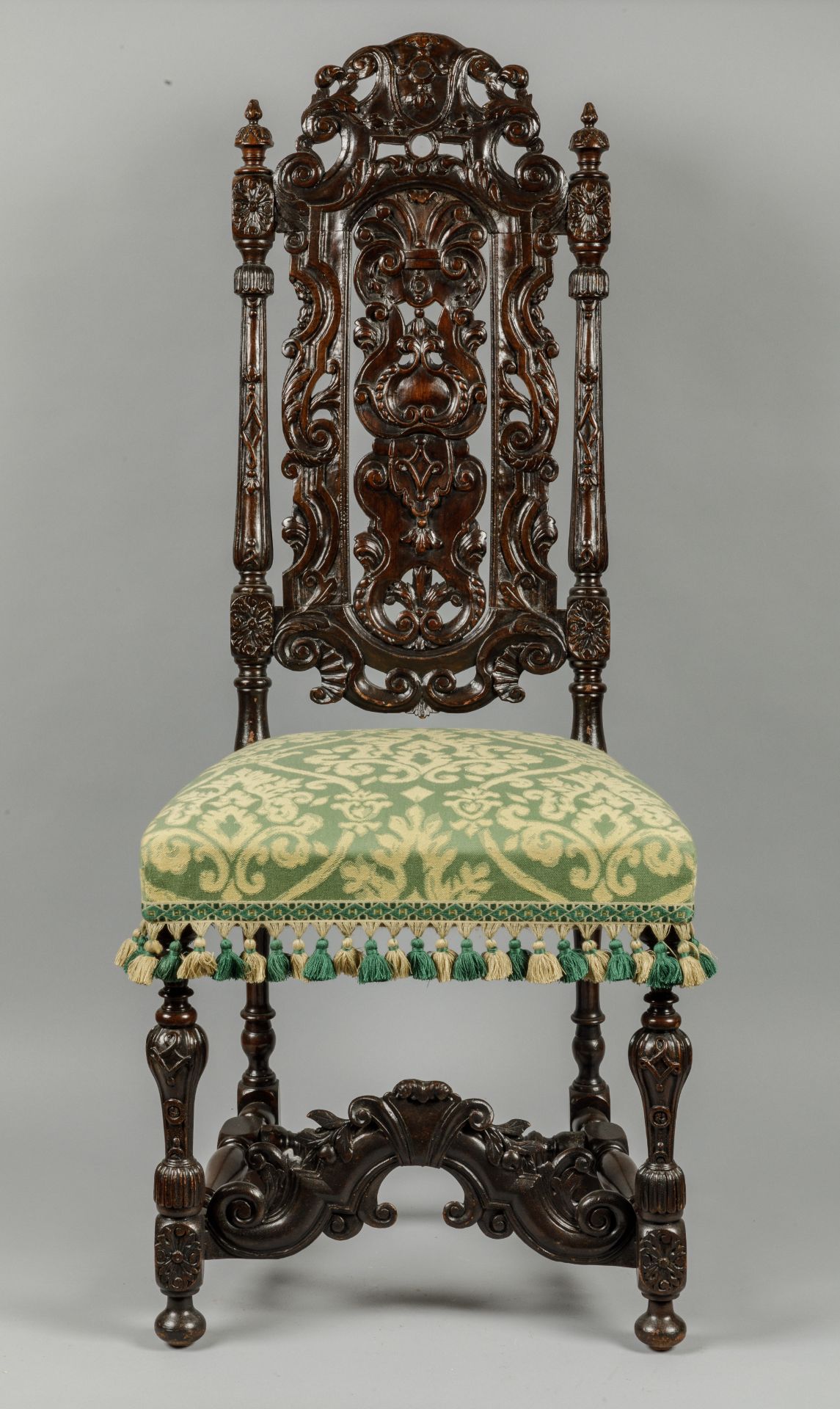 Sept chaises hautes de style Charles II comprenant une paire d'accoudoirs et un ensemble de cinq - Image 5 of 14