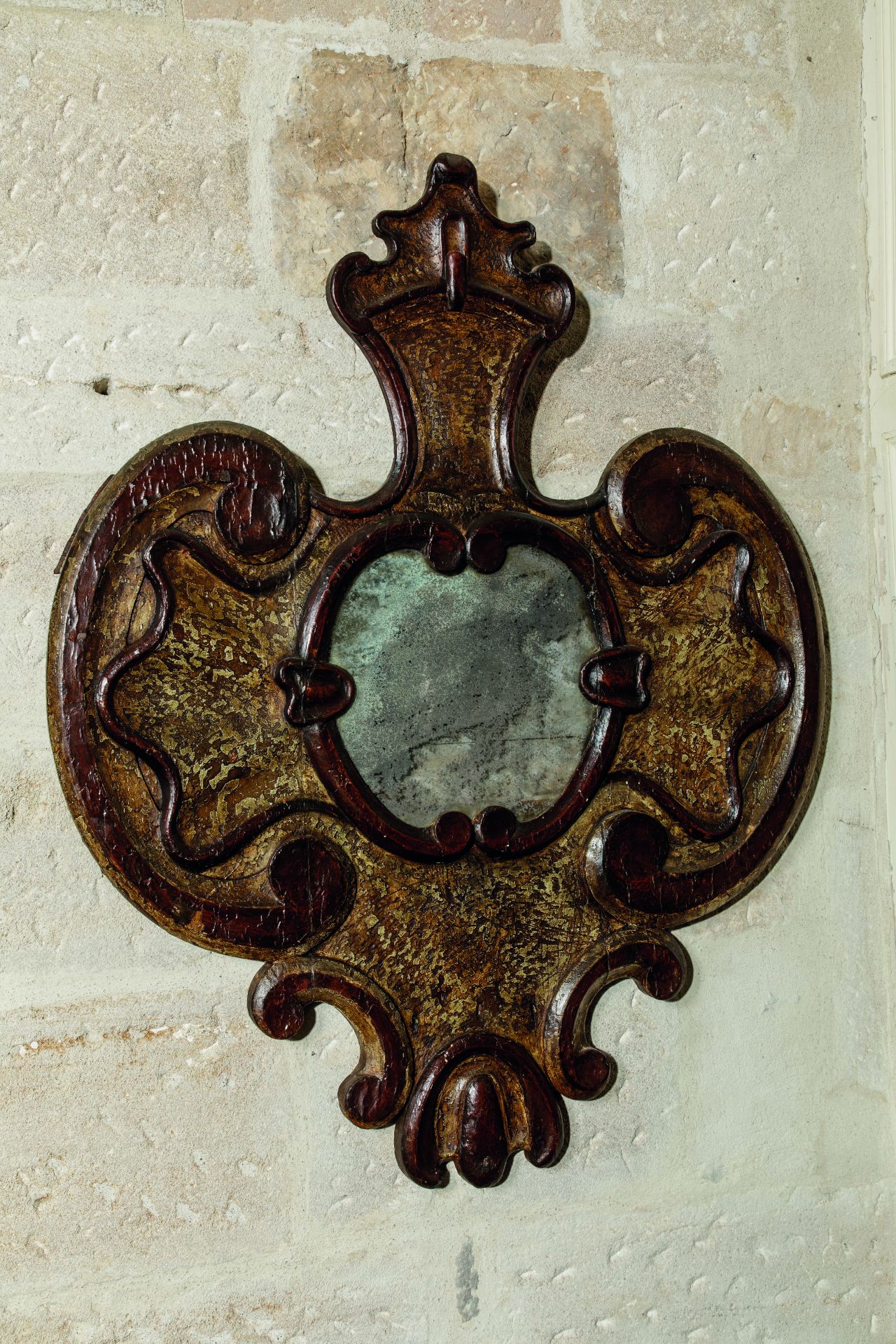 Grand miroir laqué en forme d'oiseau de proie stylisé Bois Portugais ou portugais colonial Milieu 17