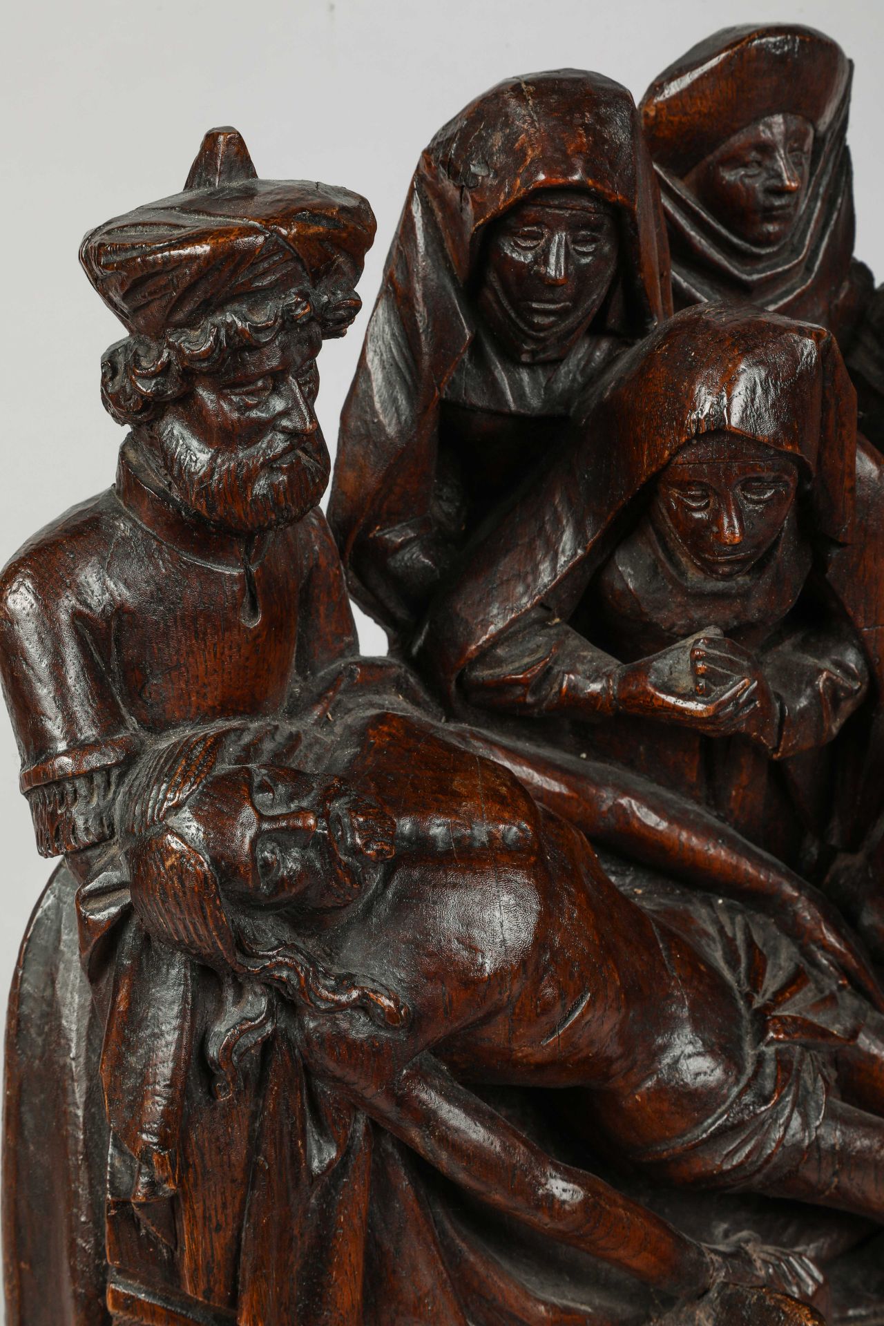 La Descente de Croix , le corps du Christ détaché de la croix par ses proches, entouré de sept - Image 4 of 6