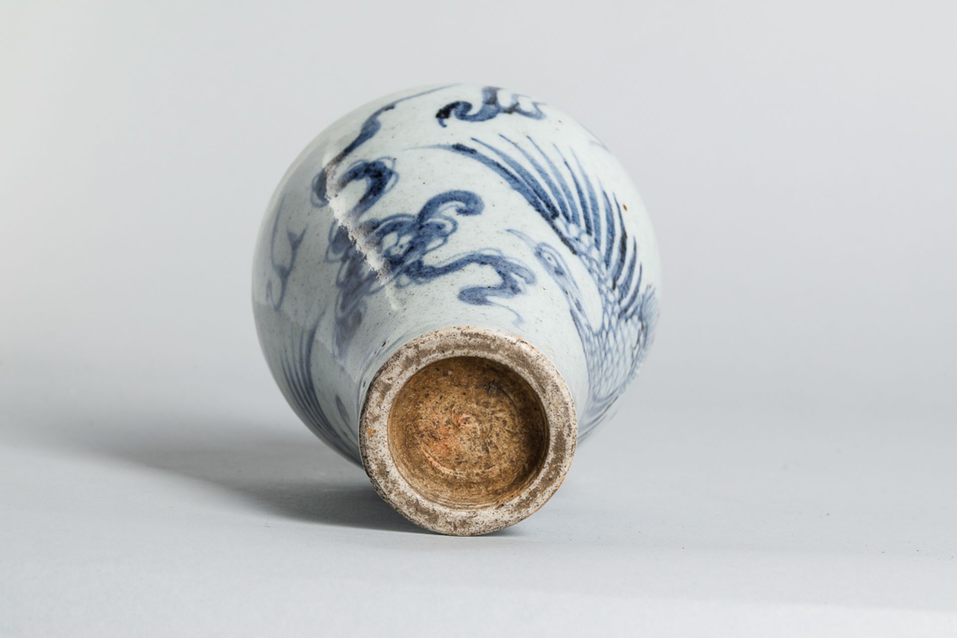 Petit vase meïping en porcelaine blanche décoré en bleu cobalt sous couverte de phoenix envol et - Image 4 of 4