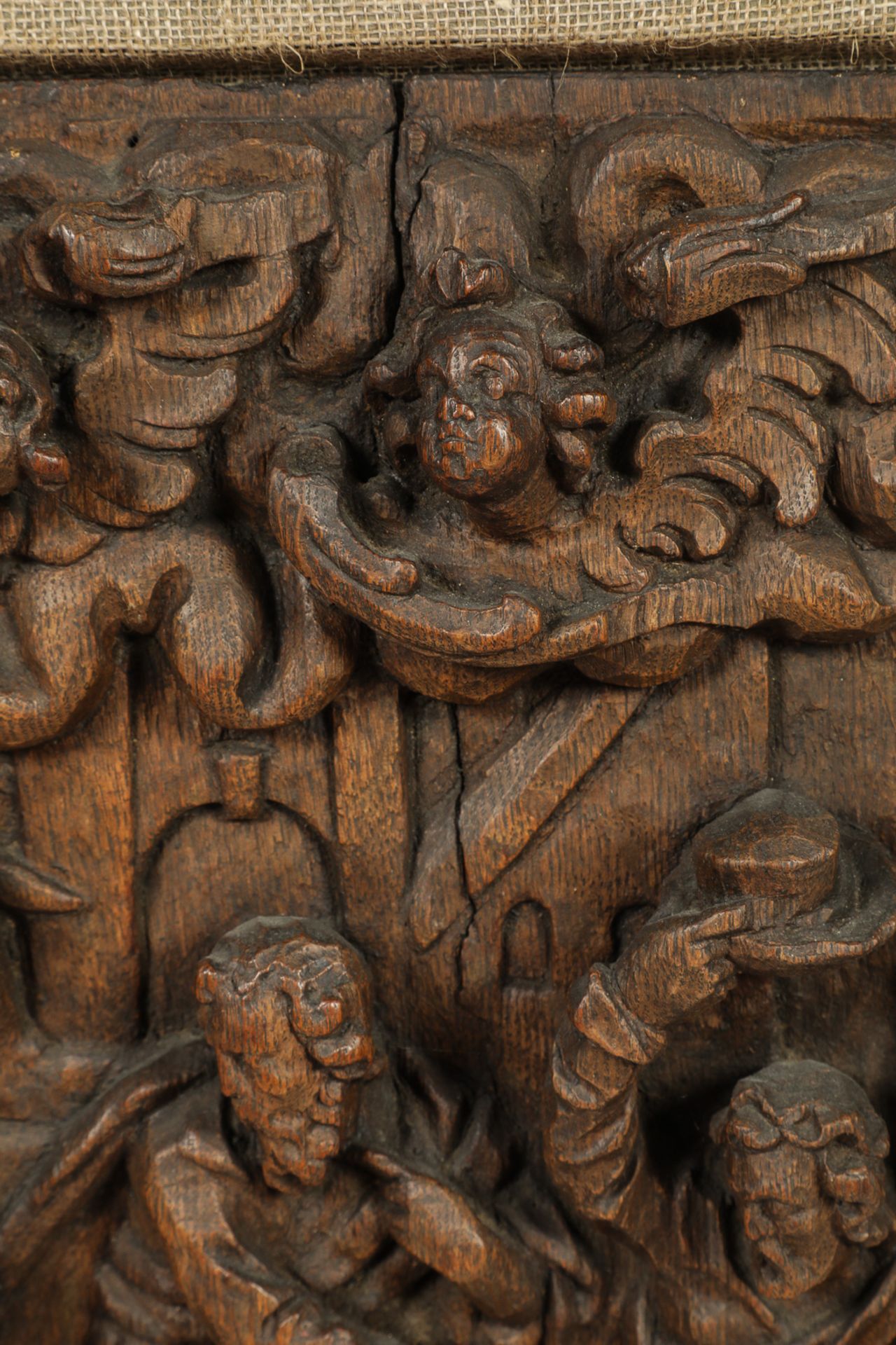 Scène de la Nativité ciselée en haut relief dans un panneau de chêne Allemagne Datant d'environ 1600 - Image 5 of 6