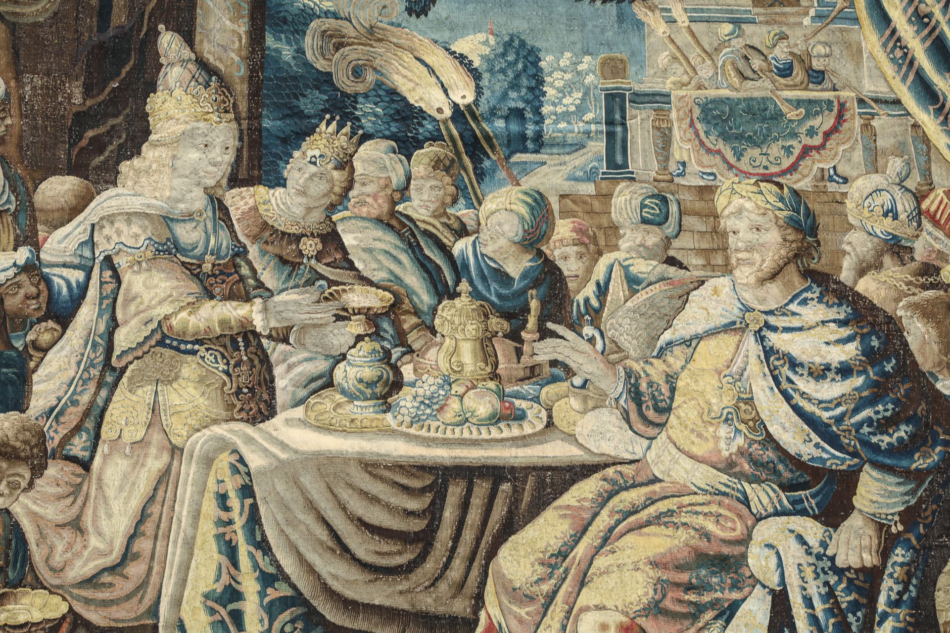 Tapisserie illustrant selon la légende le banquet de Cléopâtre tenant la perle prête à la - Bild 4 aus 7