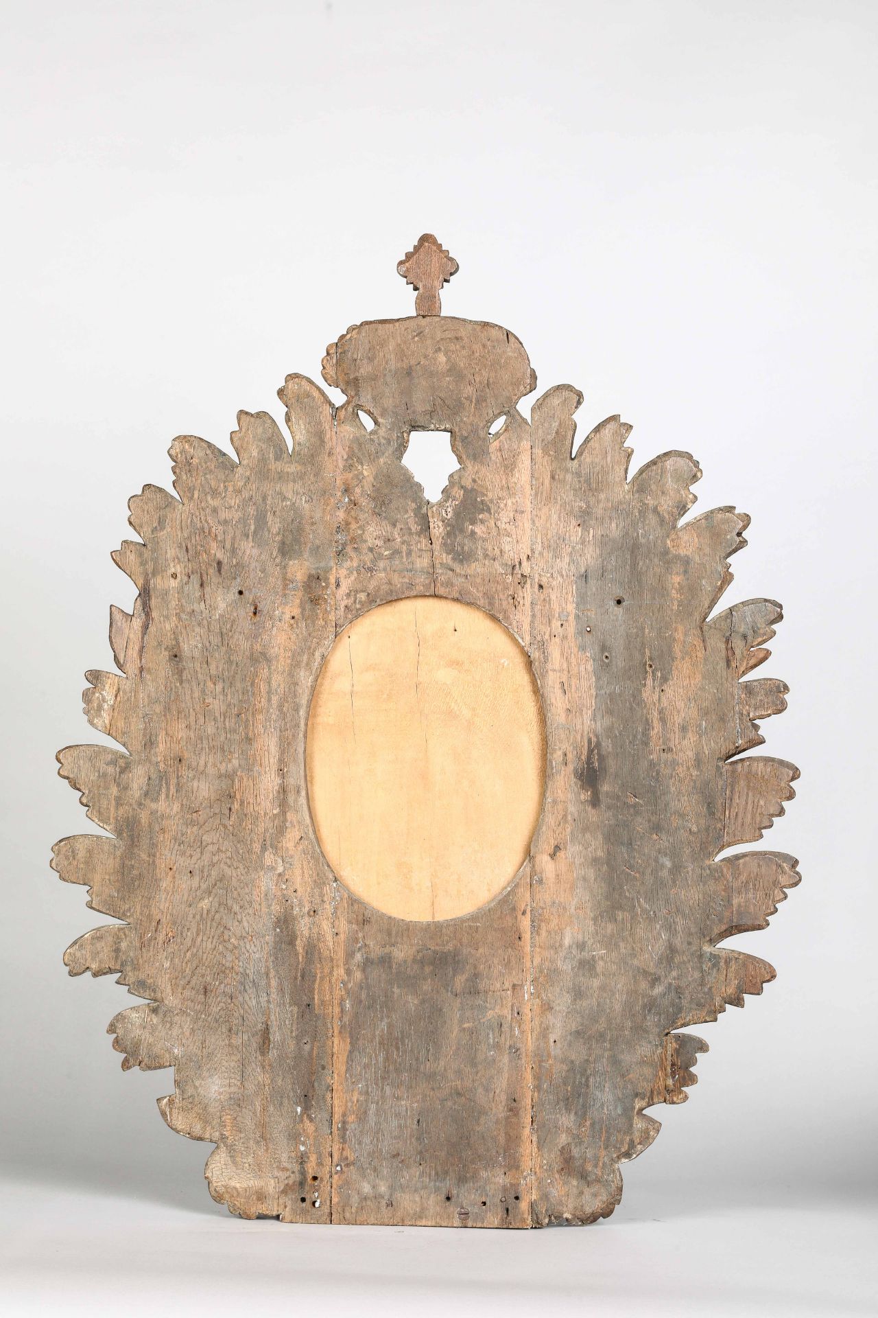 Paire de miroirs ovales a encadrements de guirlandes de feuillages surmontés d'une couronne Le - Image 3 of 4